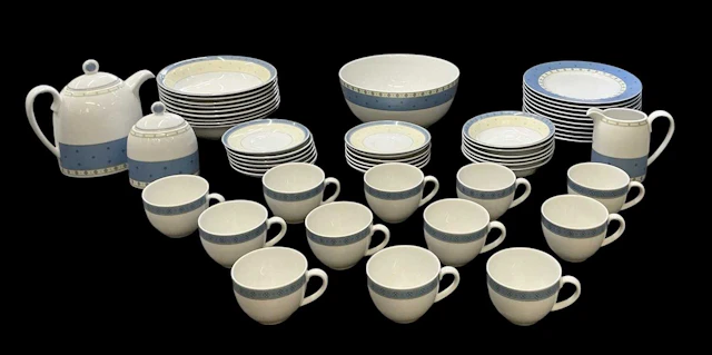 WEDGWOOD; a part setting tea and dinner service