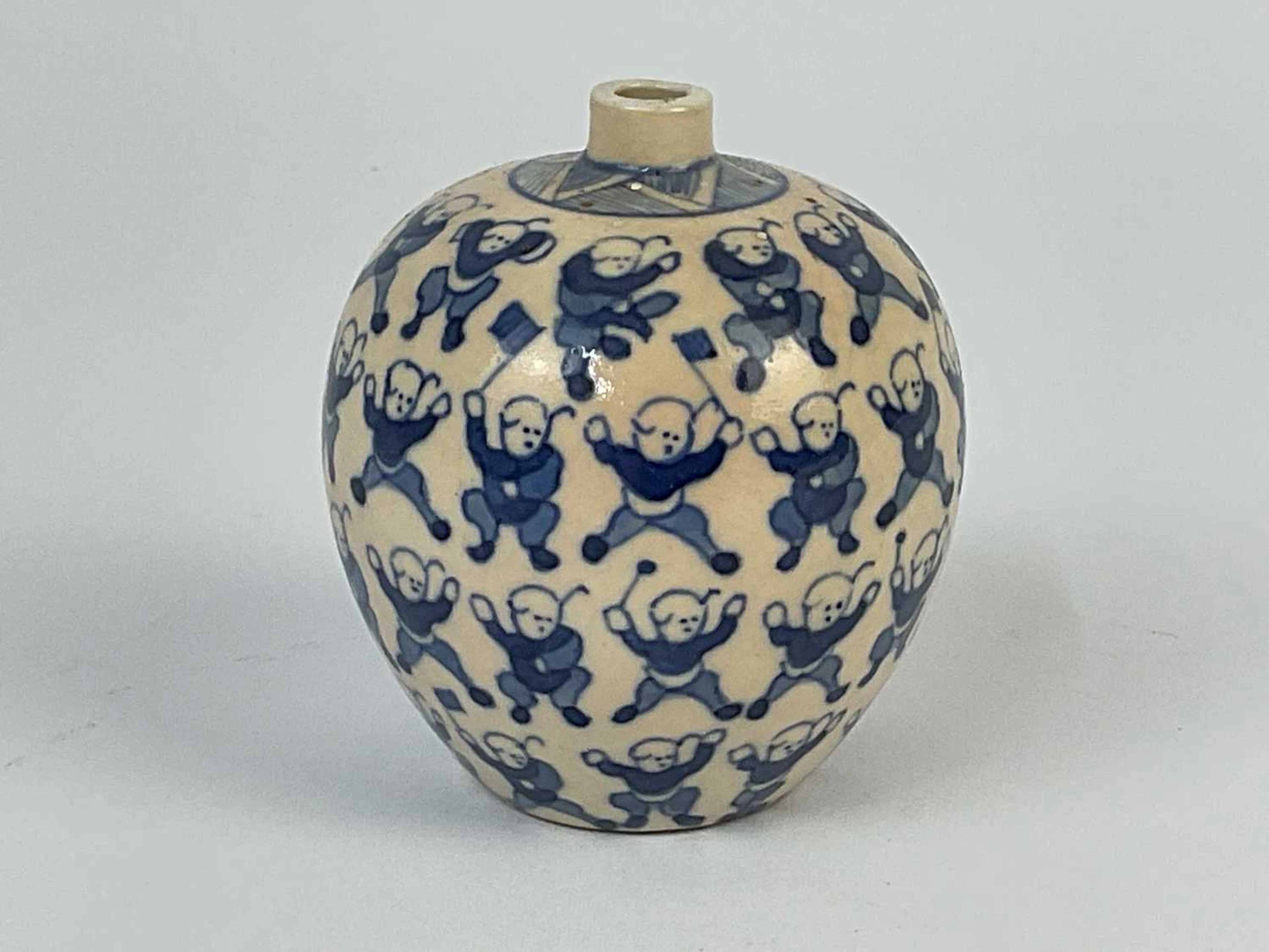 A Chinese blue and white porcelain miniature vase...