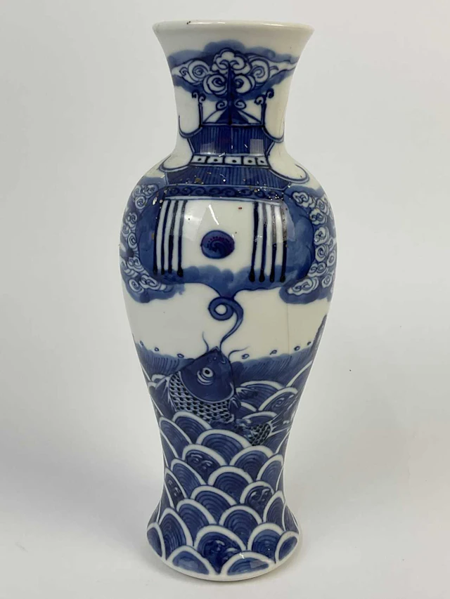 A Chinese porcelain vase decorated with a hand painted...