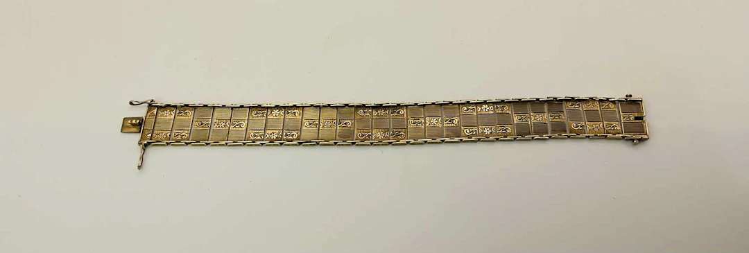 A 9ct yellow gold cuff bracelet