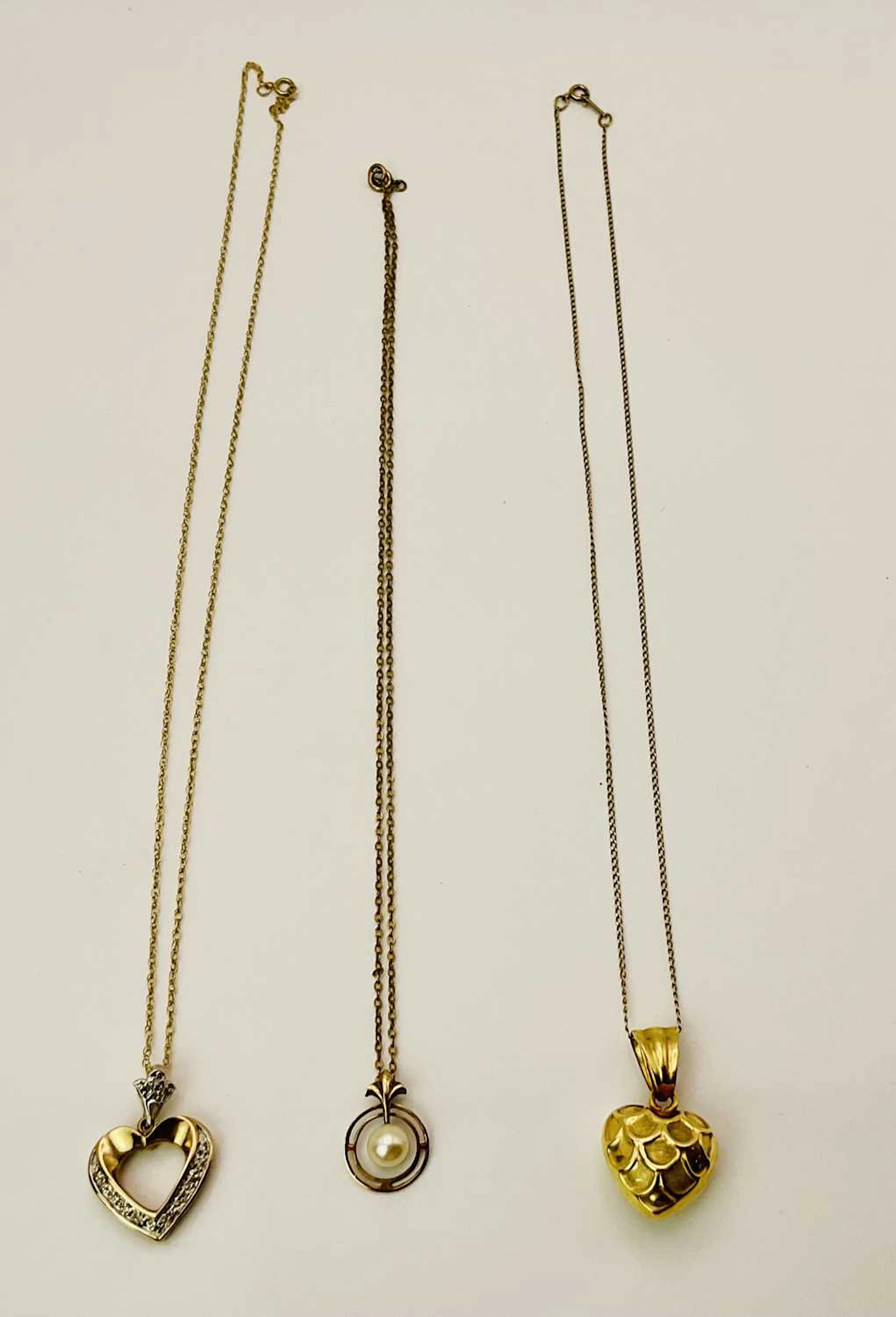 Three 9ct yellow gold fine dainty link necklaces
