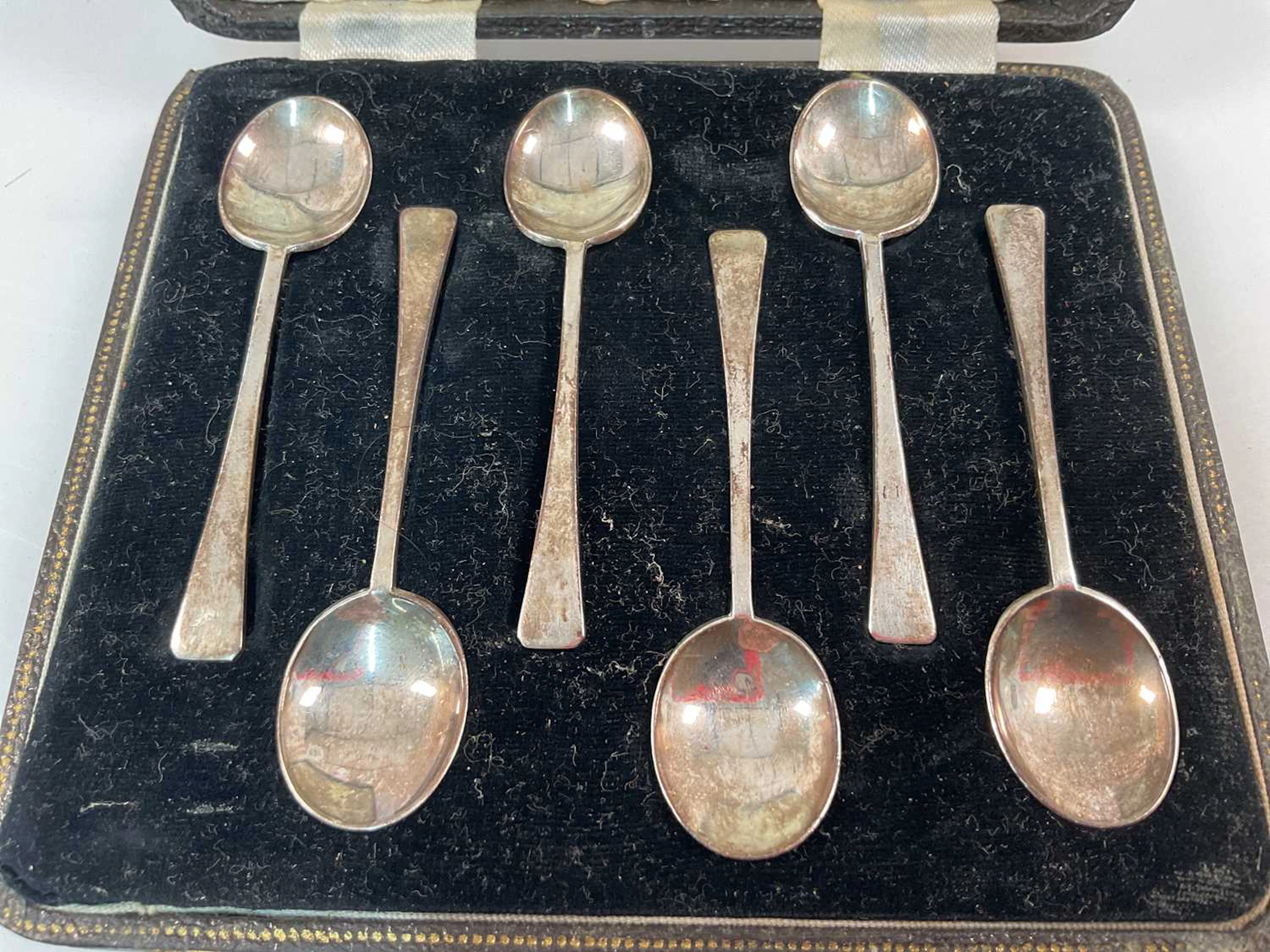 A cased set of six George VI hallmarked silver teaspoons