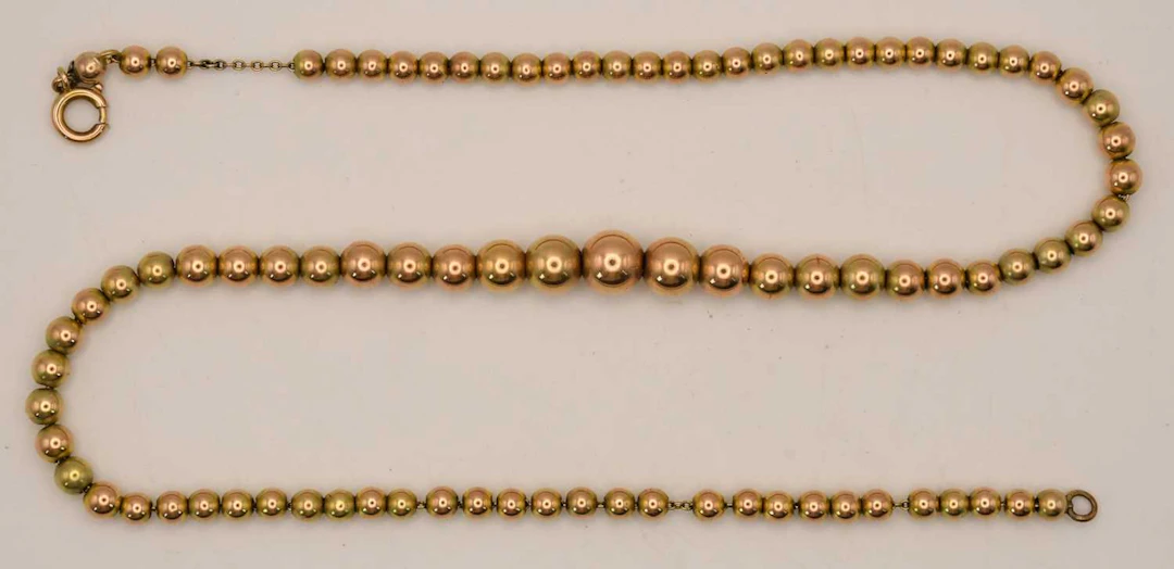 A 9ct rose gold graduated bead necklace