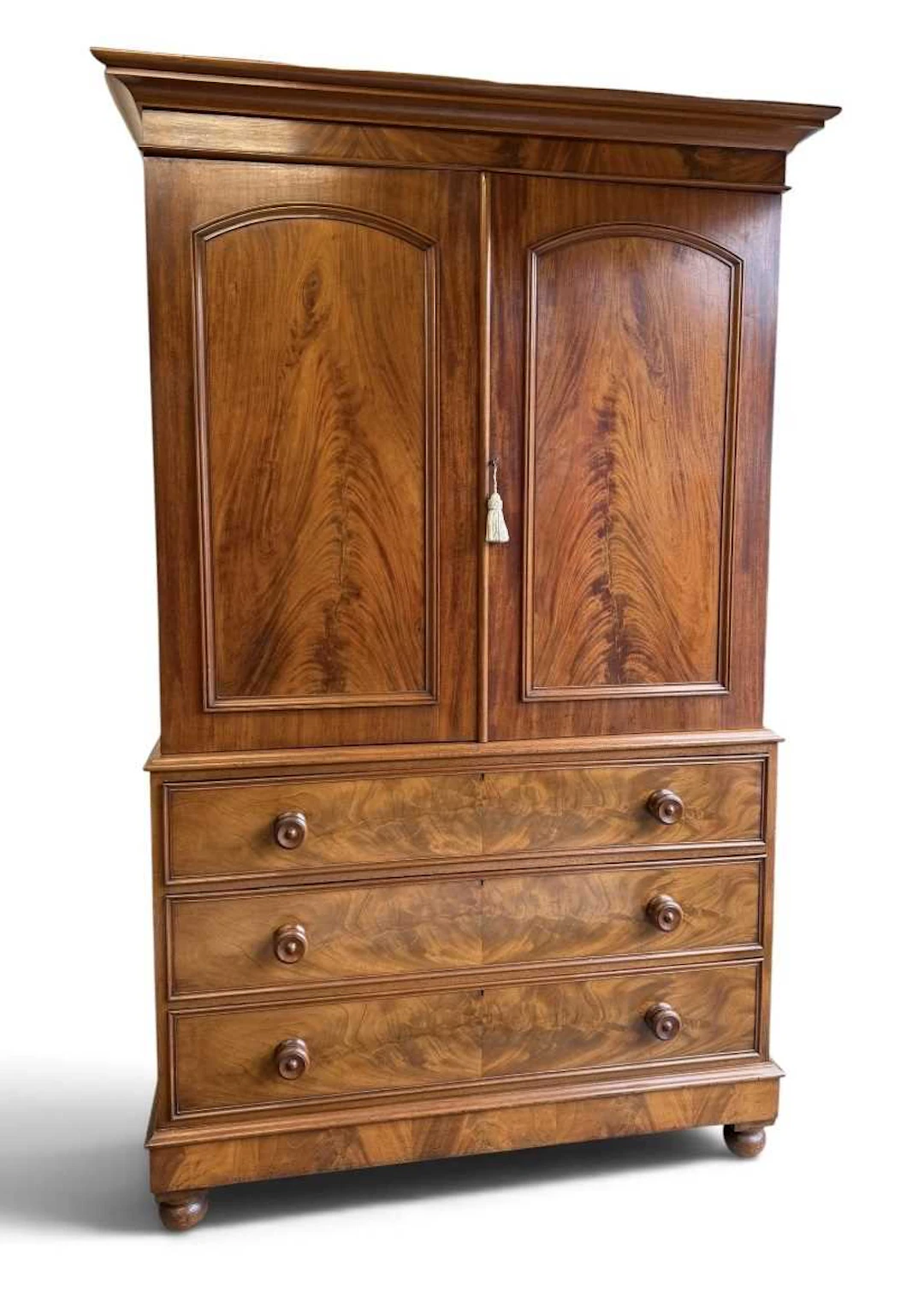 A good quality Victorian mahogany linen press