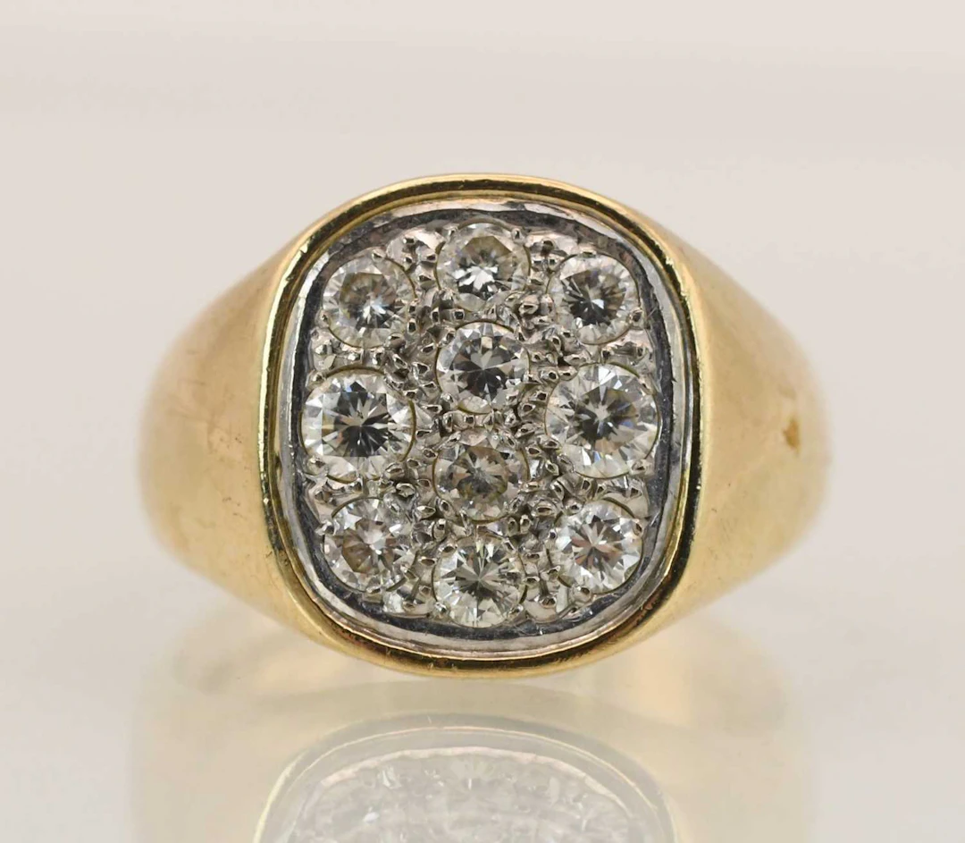 A 9ct yellow gold diamond cluster signet ring