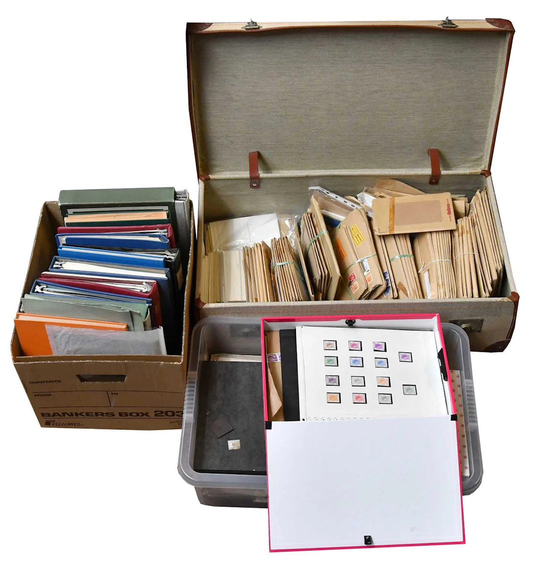 WORLD; a largely Commonwealth accumulation in two boxes...