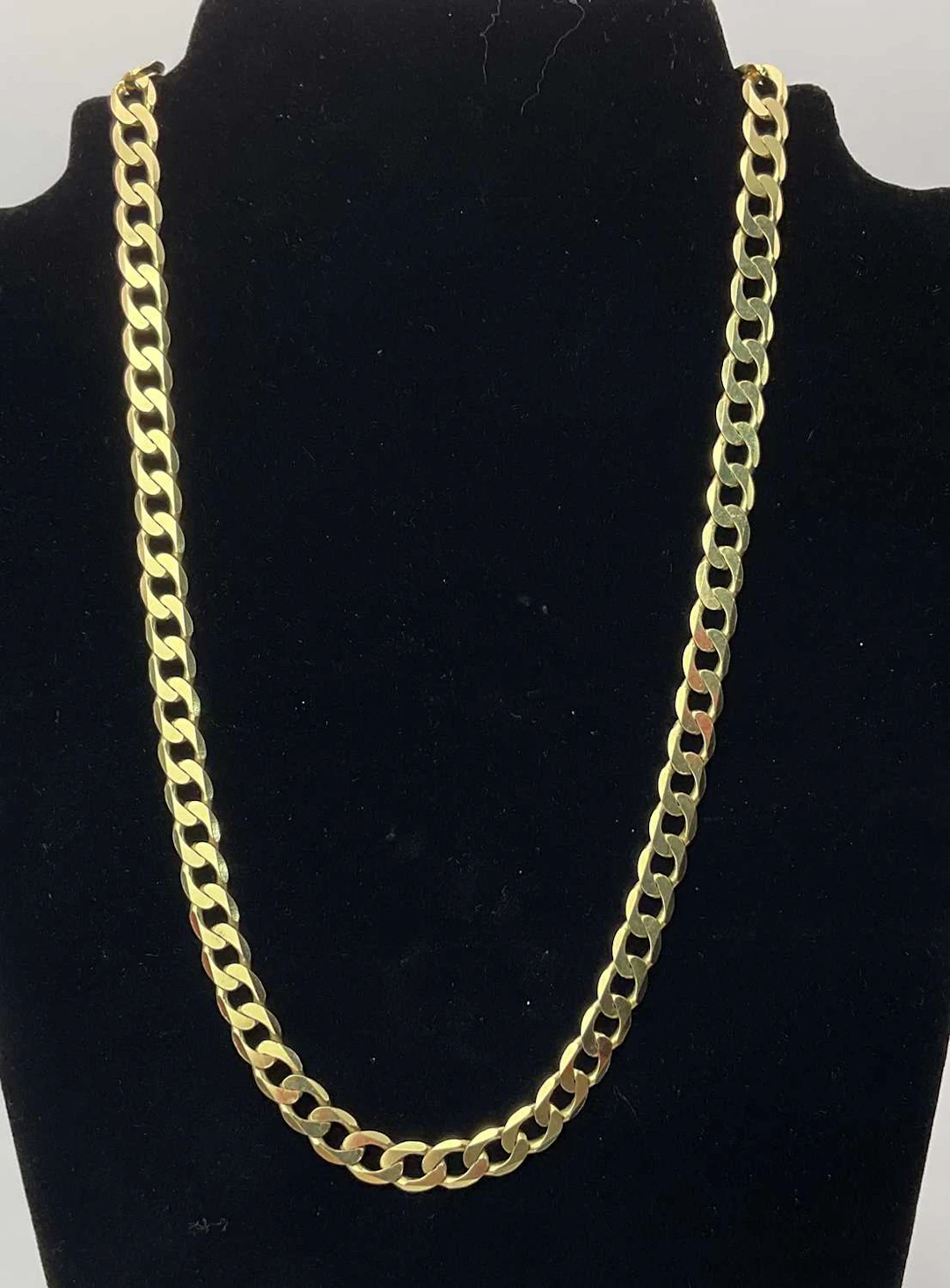 An 18ct yellow gold flat Cuban link necklace