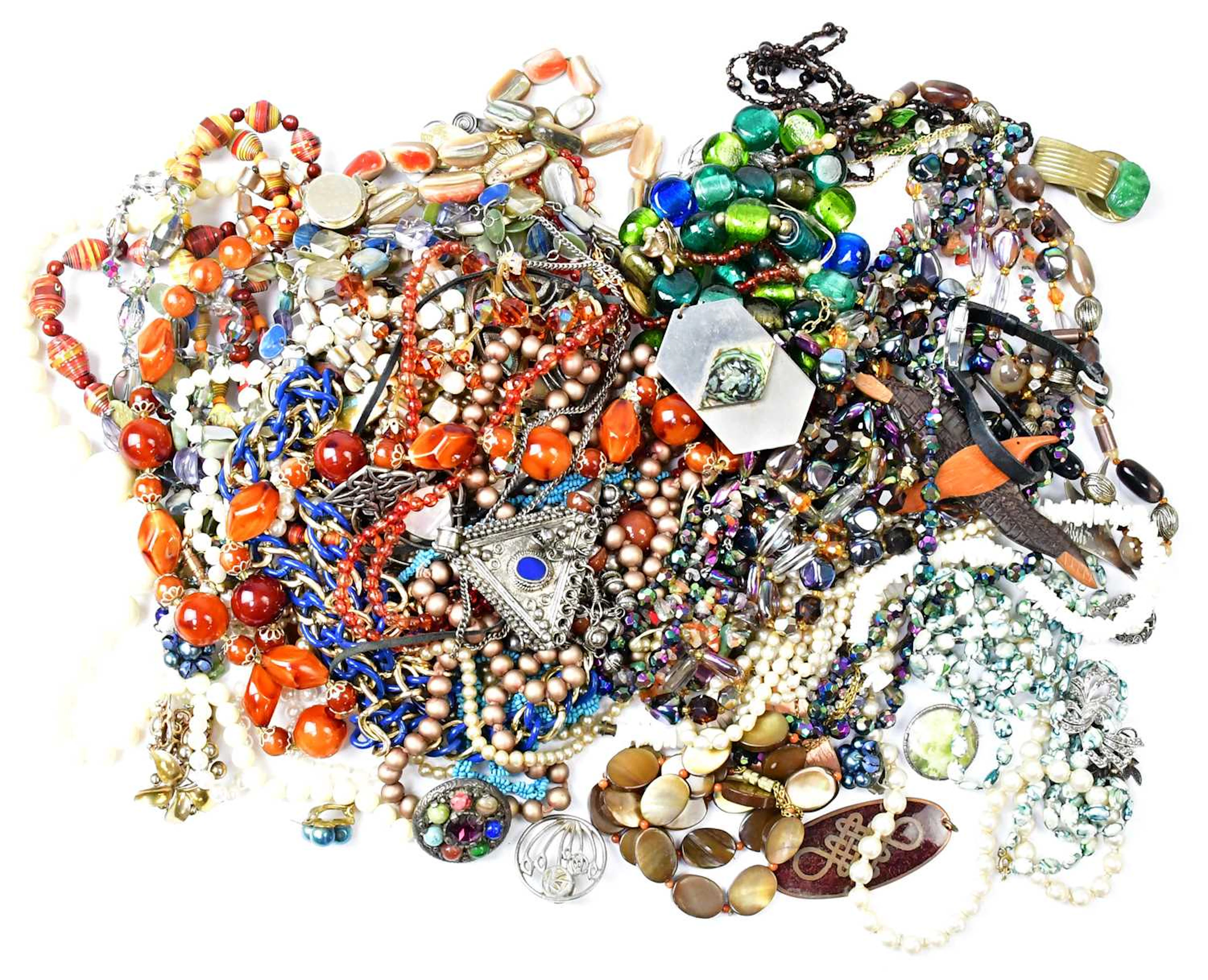 A quantity of vintage costume jewellery