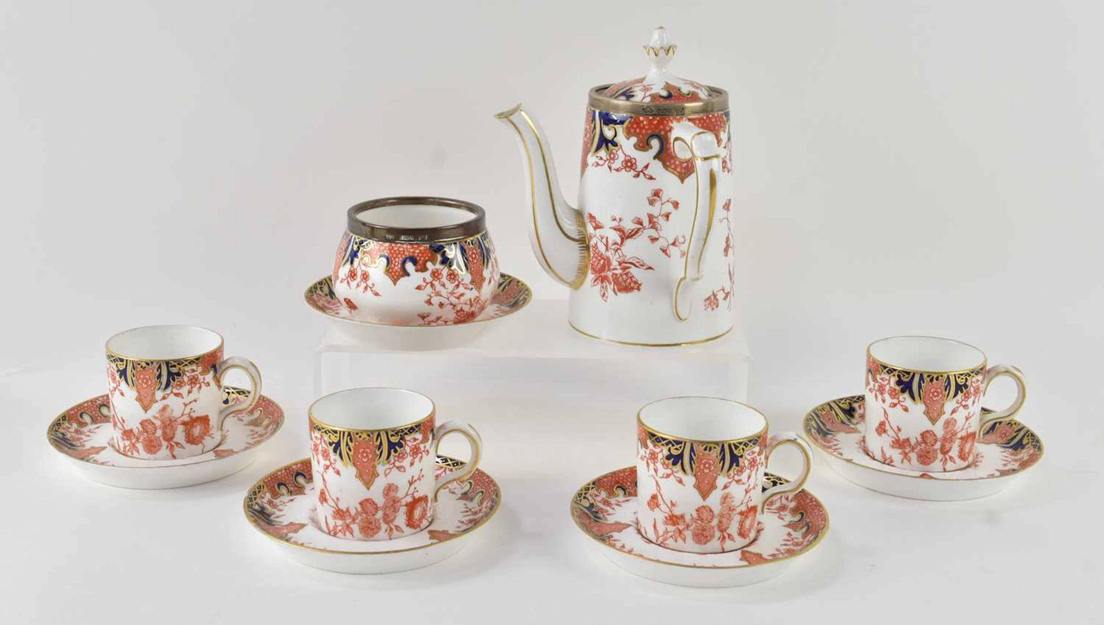 ROYAL CROWN DERBY; an early 20th century Imari decorated...