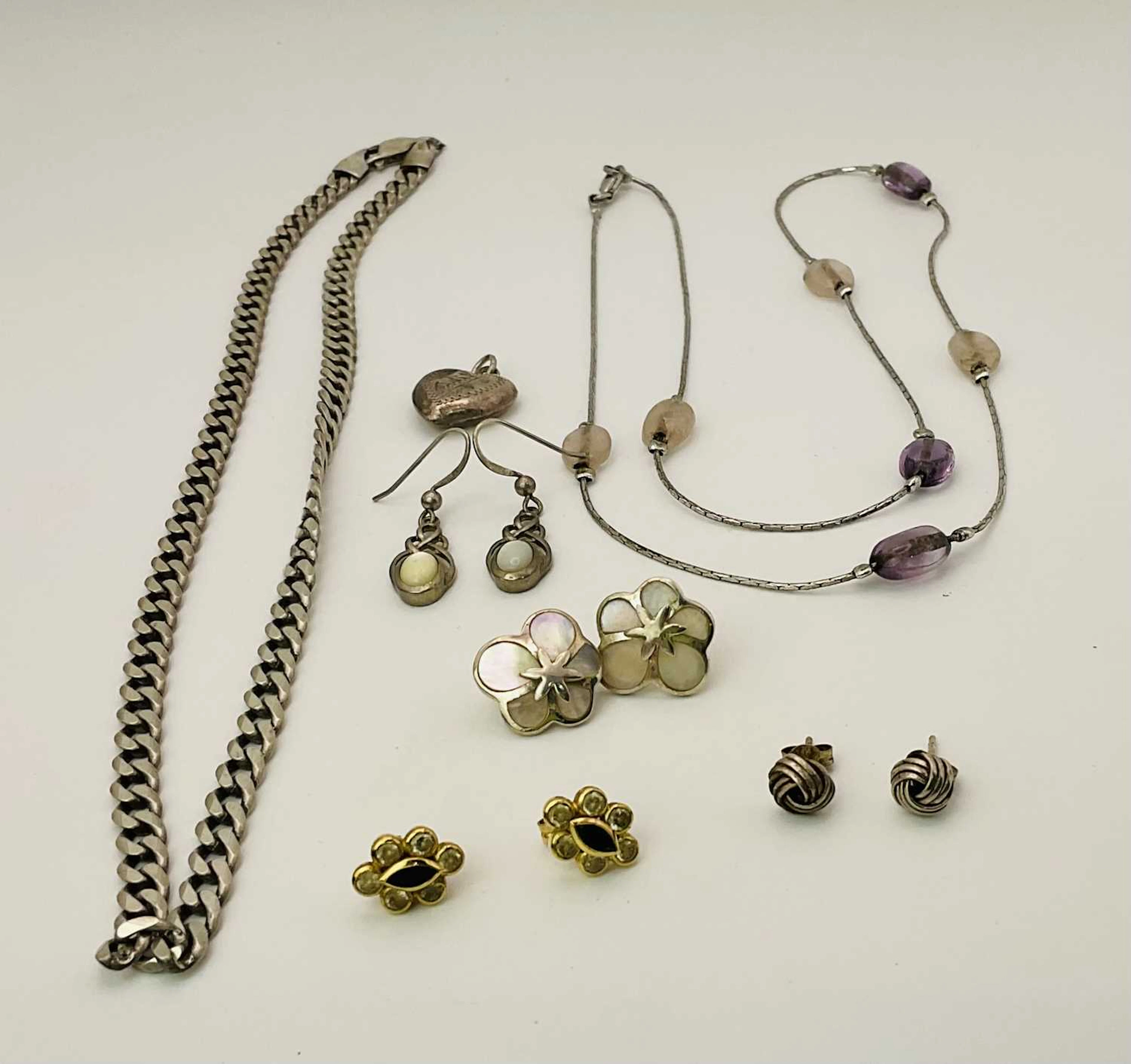 A small quantity of assorted 925 silver and costume jewellery