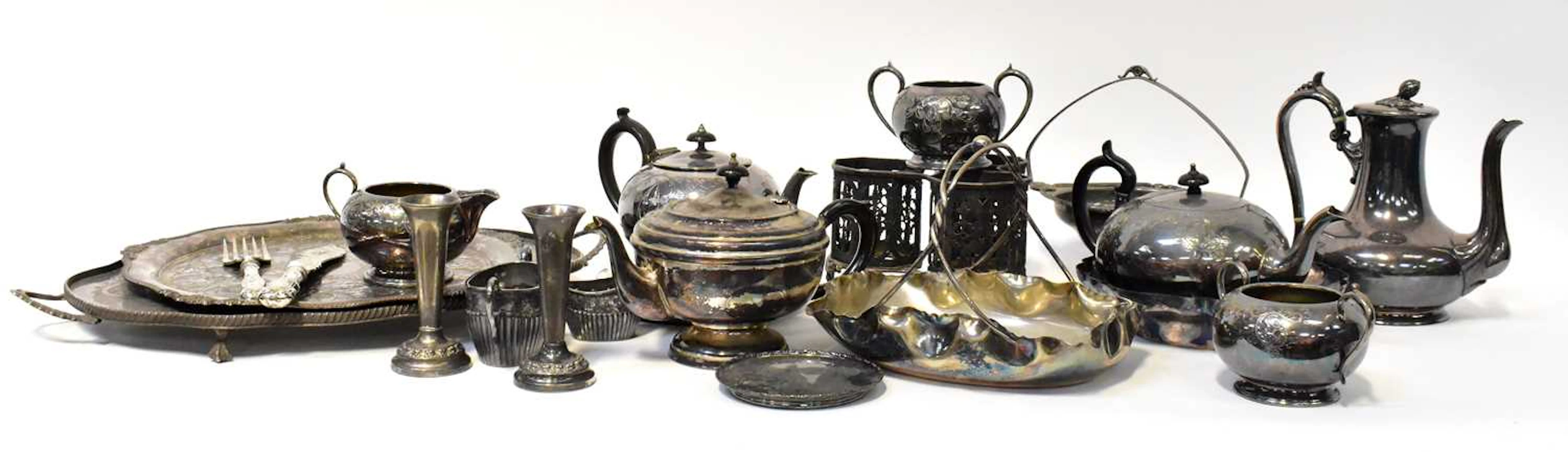 A quantity of silver-plated wares including King's pattern flatware