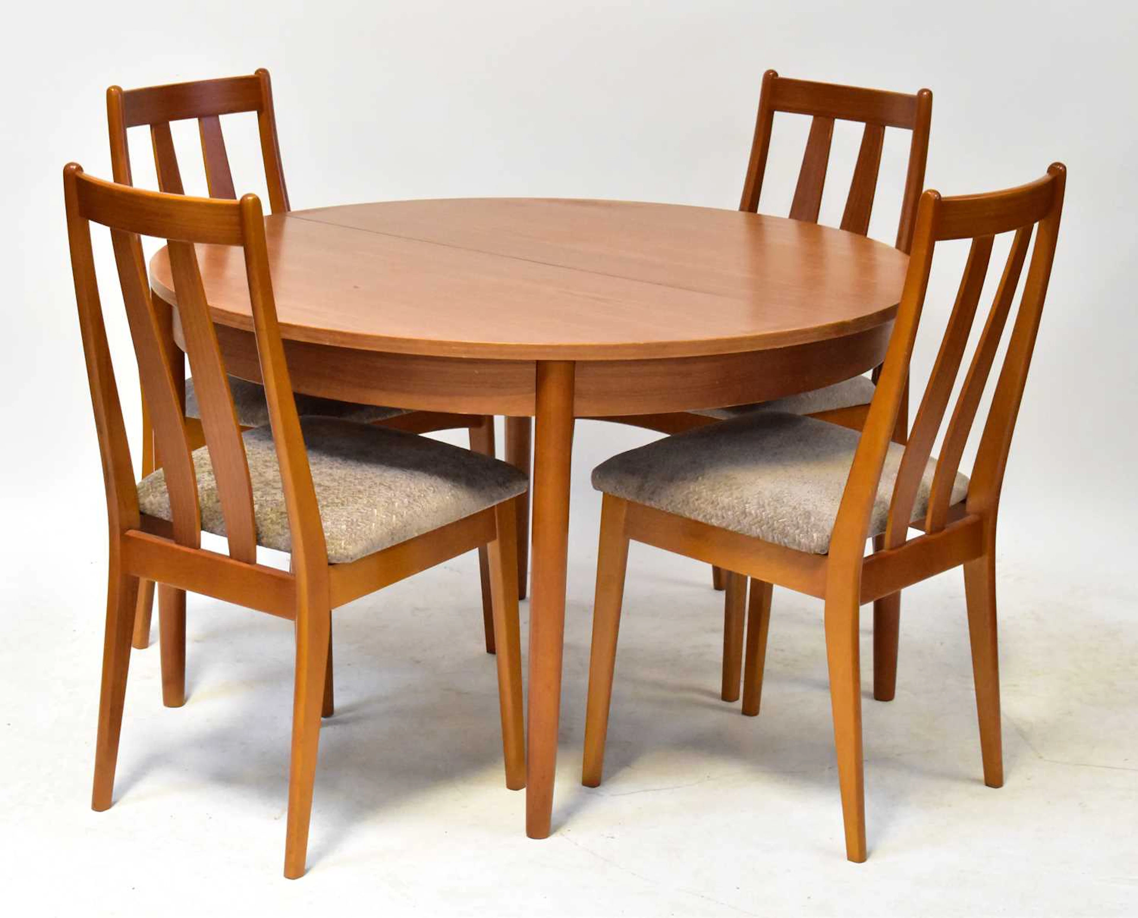 G-PLAN; a mid-20th century teak circular extending dining table