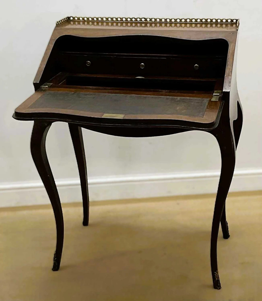 A French Kingwood lady's writing desk
