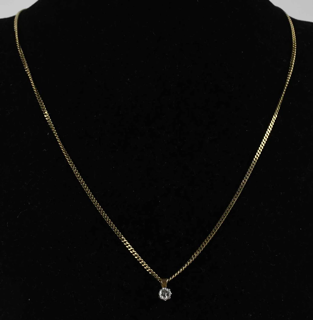 A 9ct yellow gold dainty flat curb necklace with ring clasp