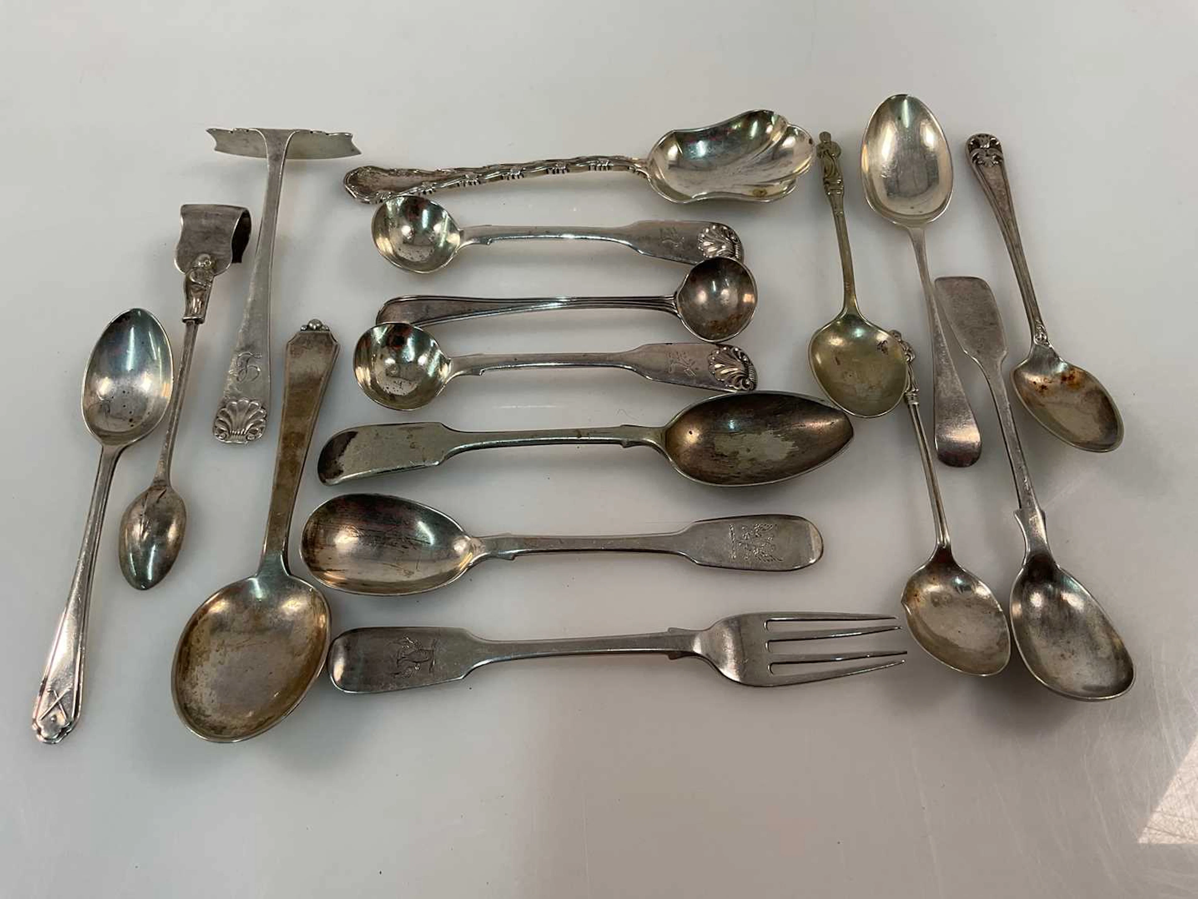 A collection of hallmarked silver to include salt spoons