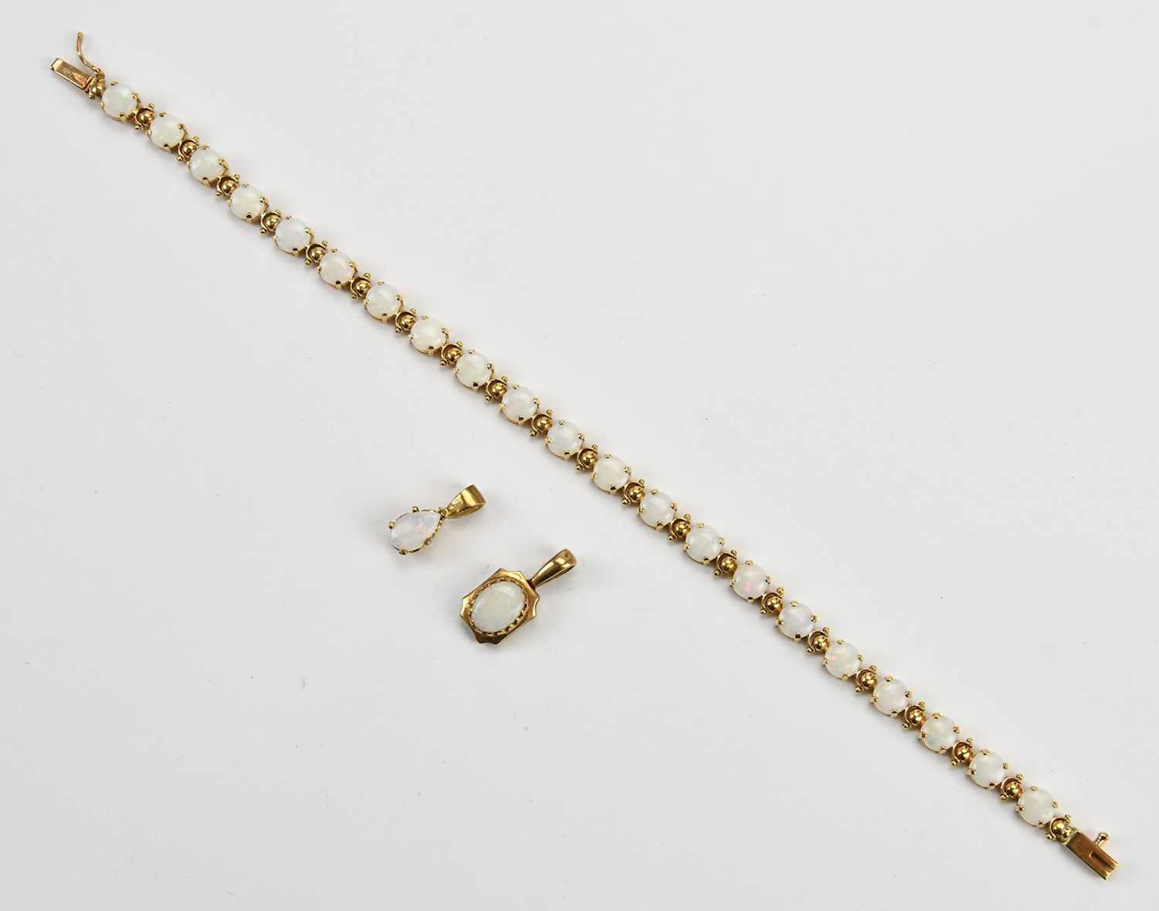 A yellow metal opal set bracelet