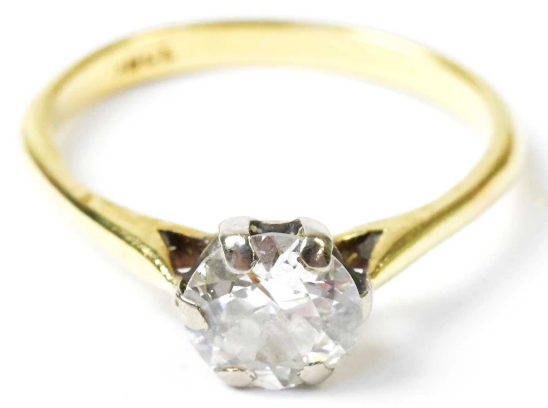 An 18ct yellow gold solitaire ring
