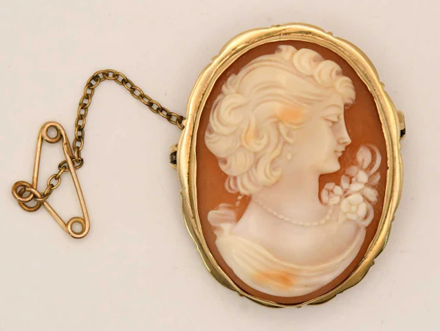 A cameo brooch depicting the head and shoulders of lady