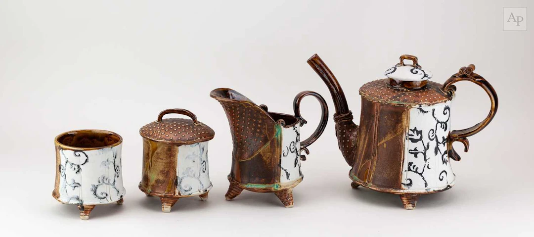 WENDY BARLOW (born 1958); a stoneware tea service comprising a teapot