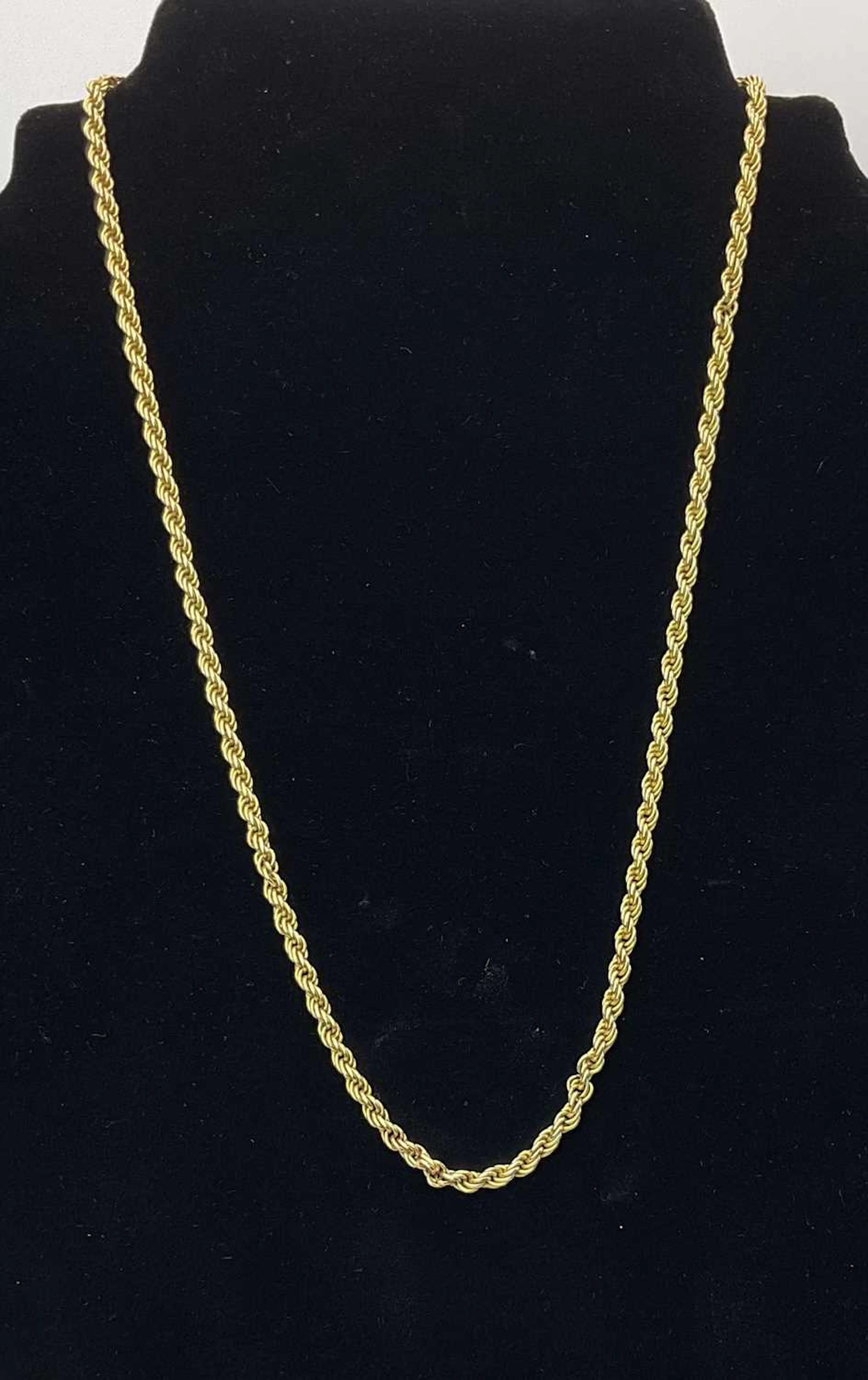 A 9ct yellow gold rope twist necklace