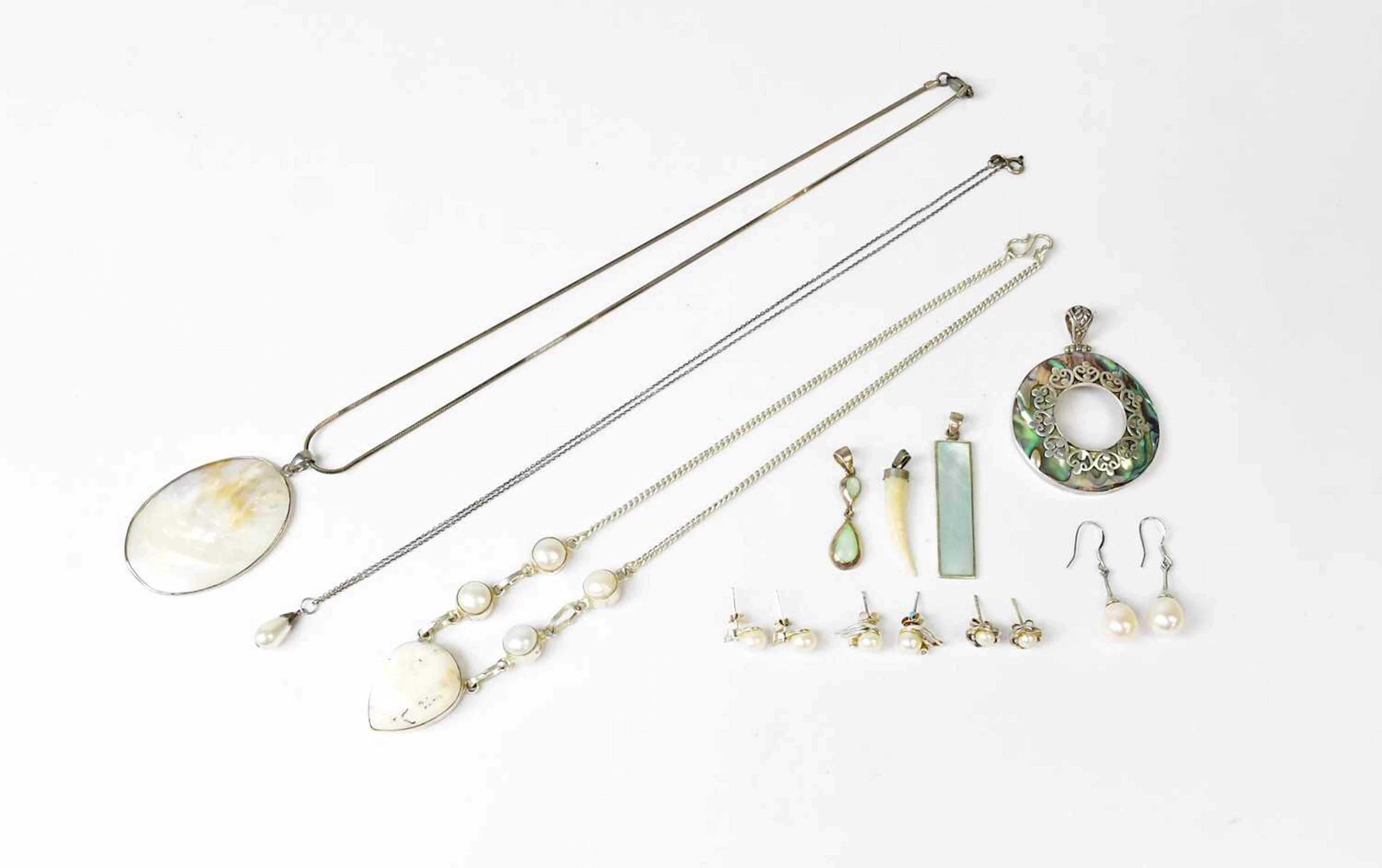 A group of 925 silver jewellery