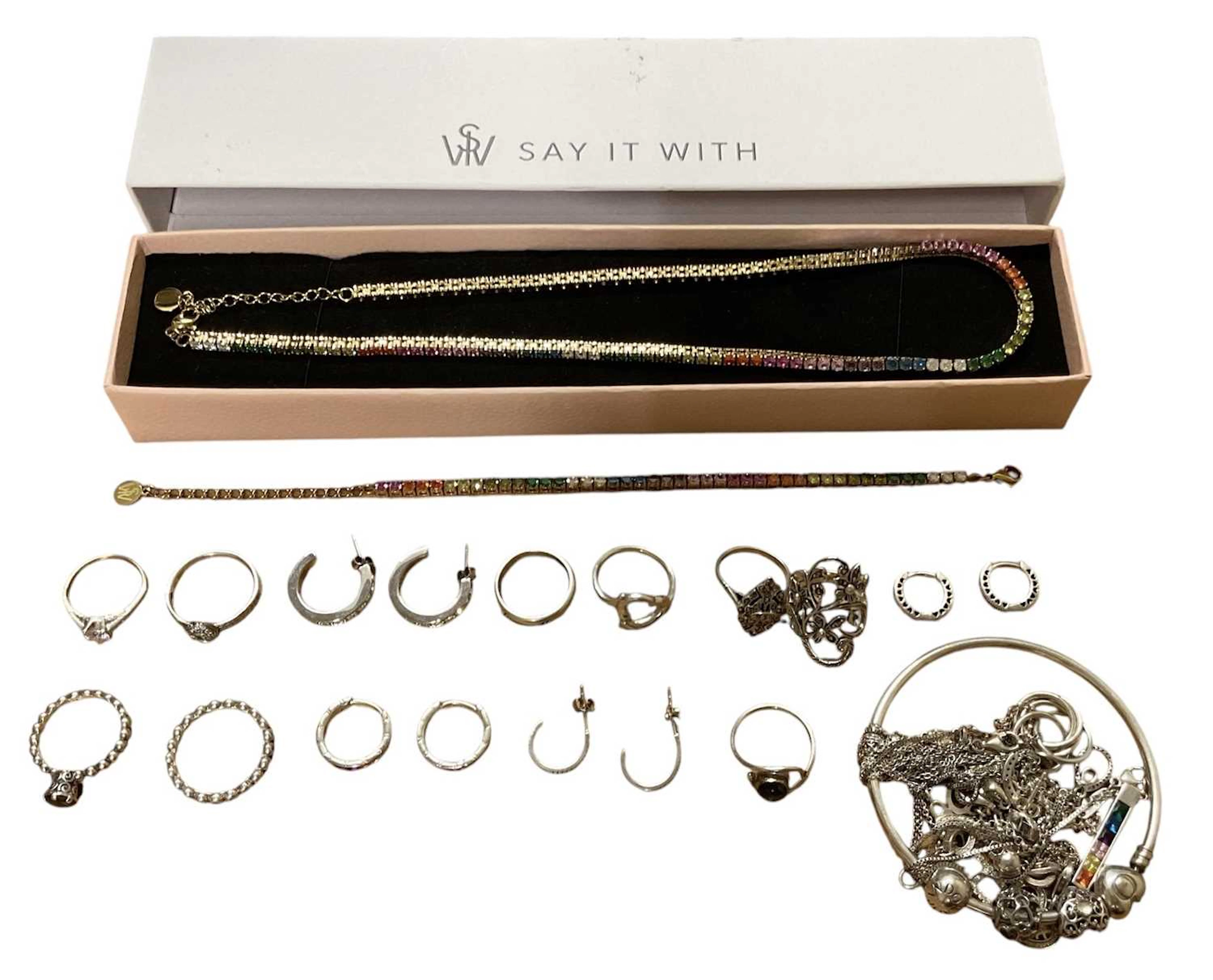 Various items of modern and vintage silver jewellery