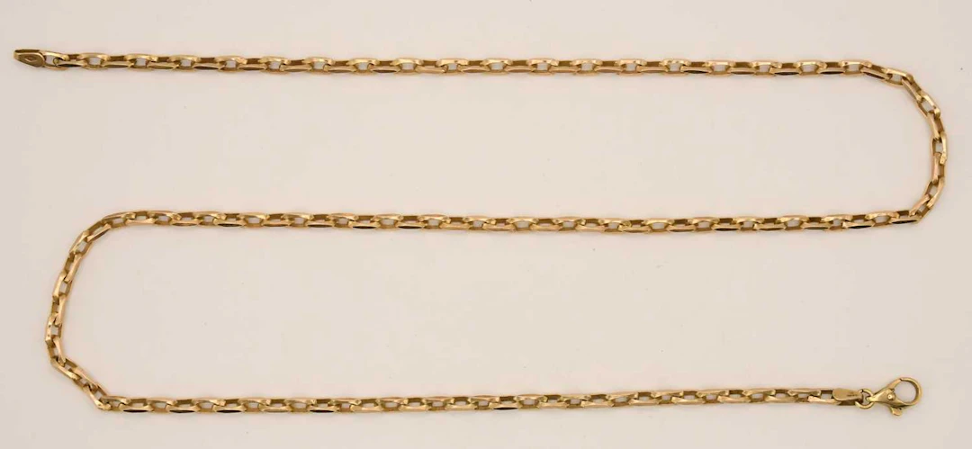 A 9ct yellow gold belcher link necklace