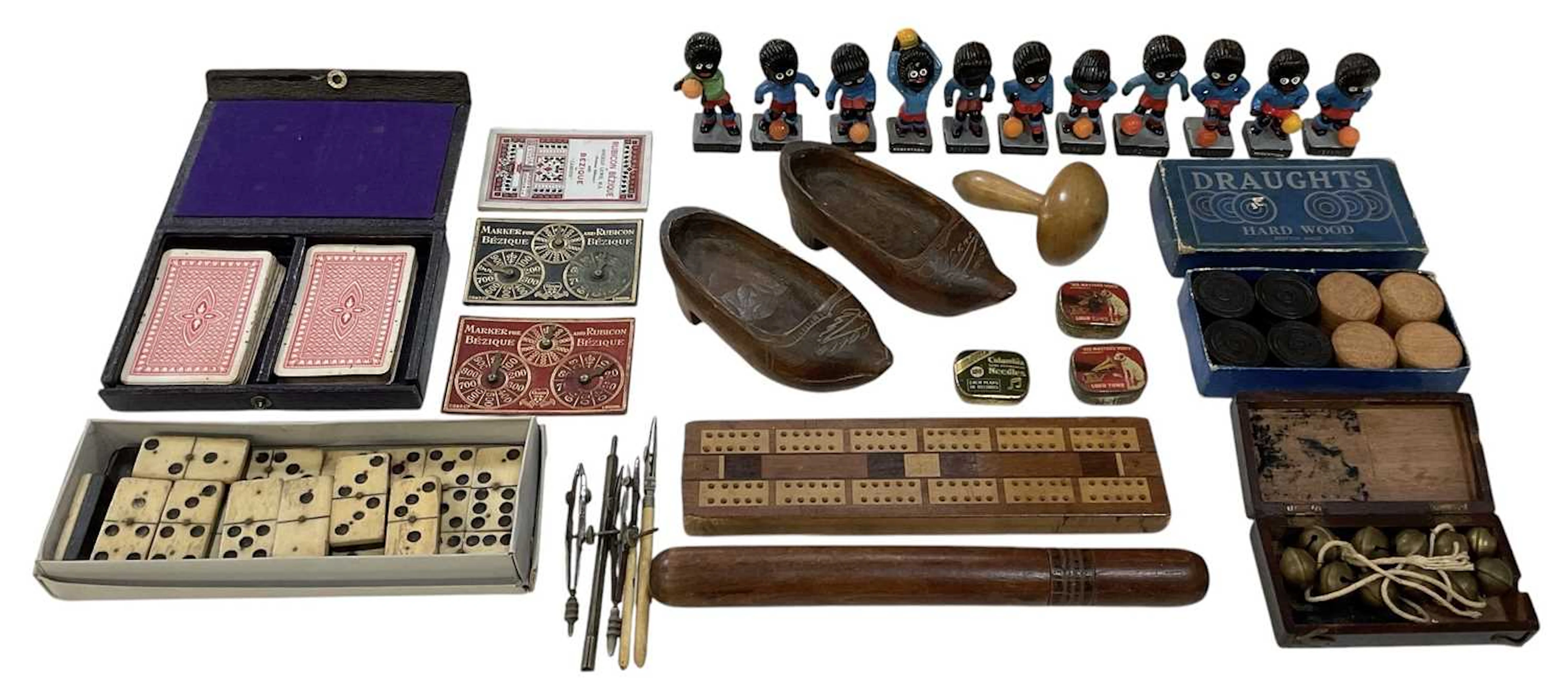 A quantity of collectors' items including draughts