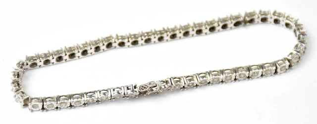 A 9ct white gold tennis bracelet set with diamonds