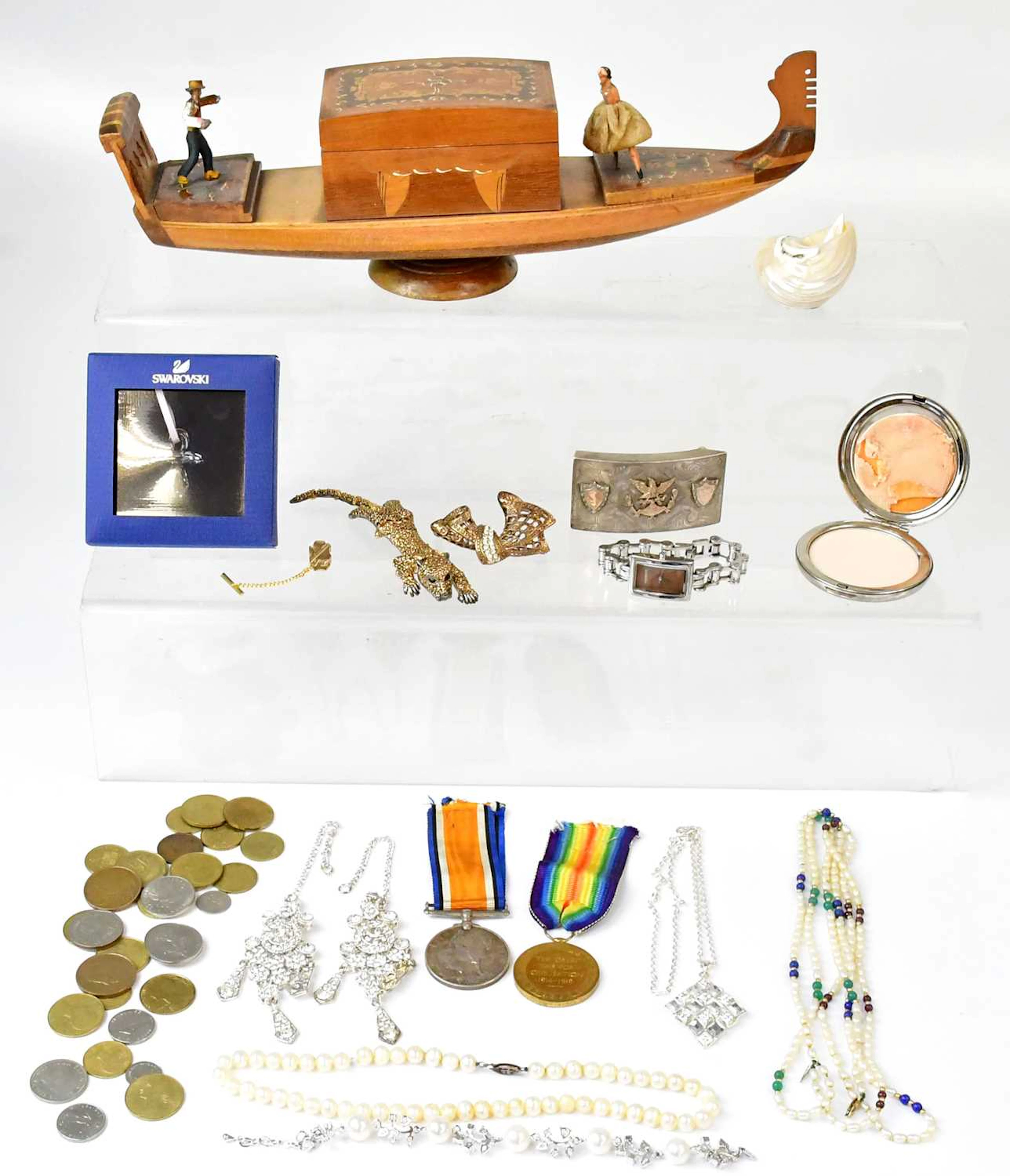 A mixed lot costume jewellery