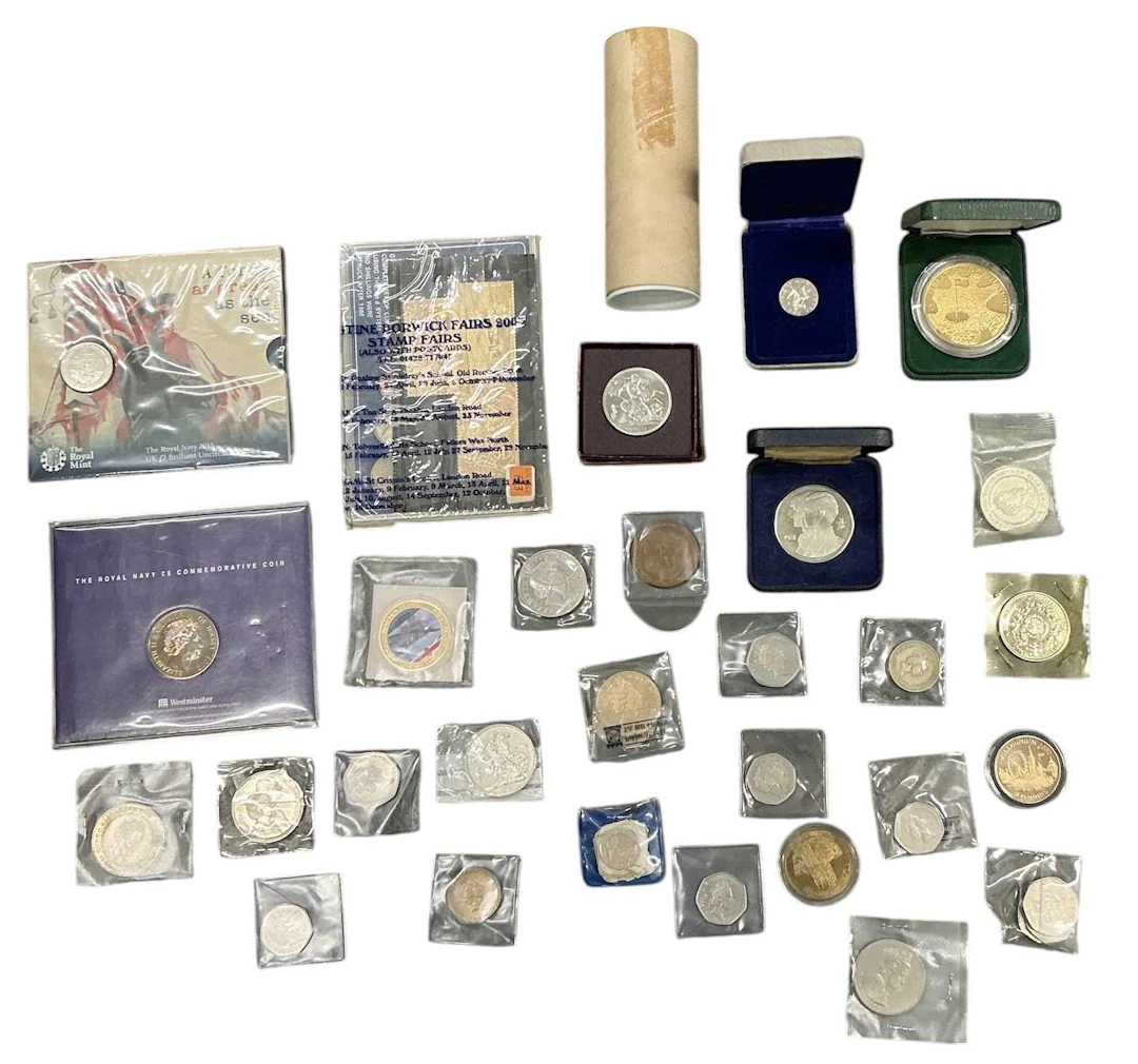 A quantity of assorted GB and commemorative coins