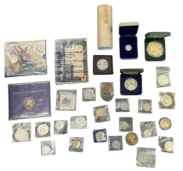 A quantity of assorted GB and commemorative coins