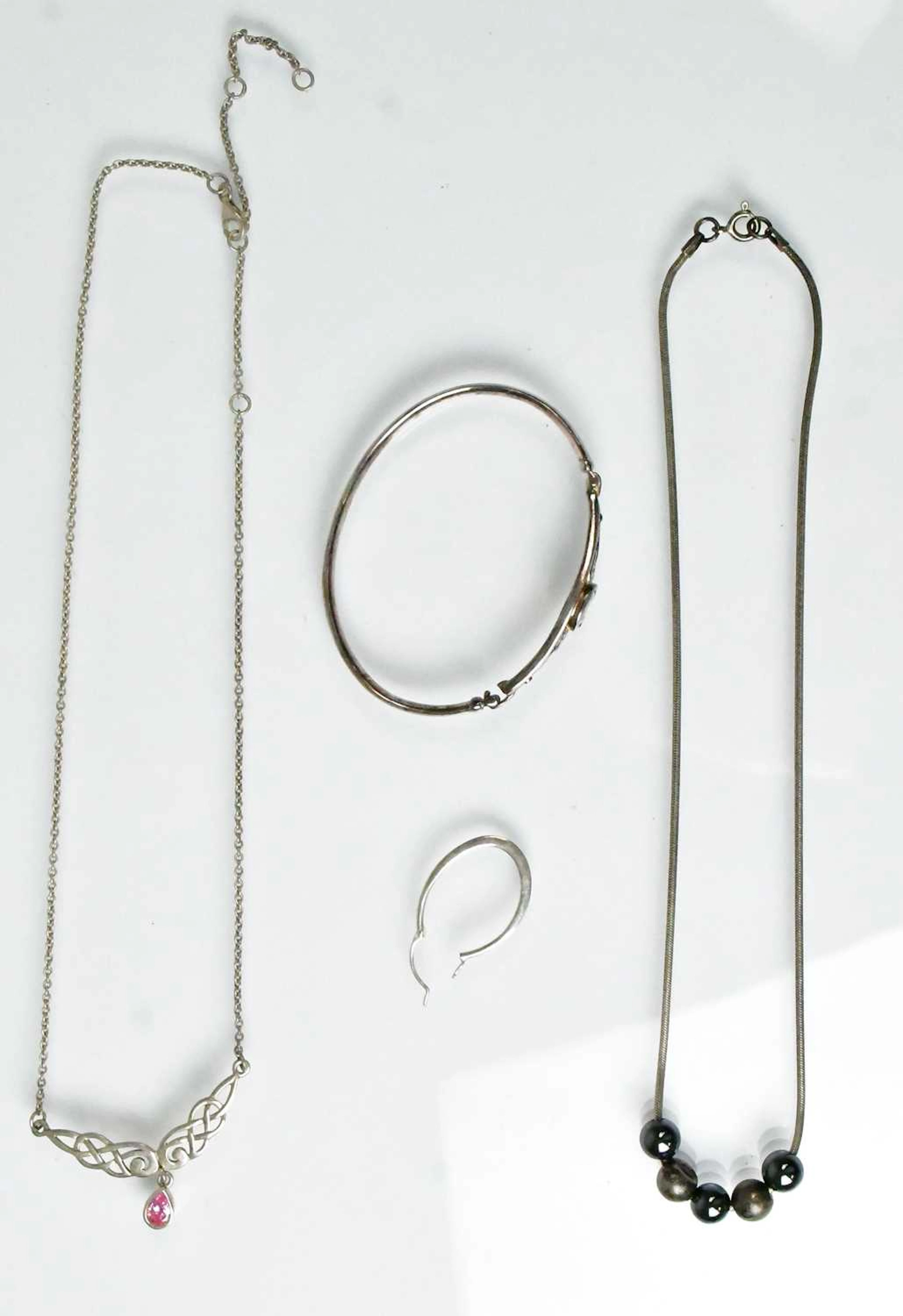 A group of 925 silver jewellery