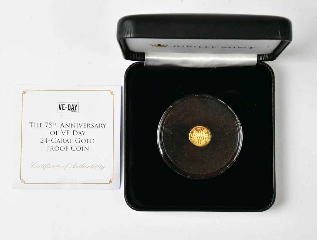 JUBILEE MINT; a 24ct gold-proof commemorative coin