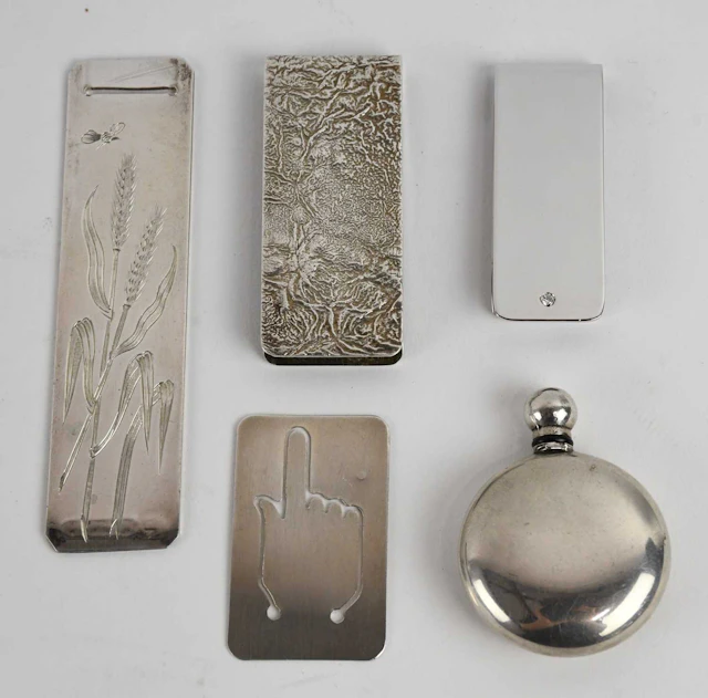 An Elizabeth II hallmarked silver rectangular paper clip/money clip