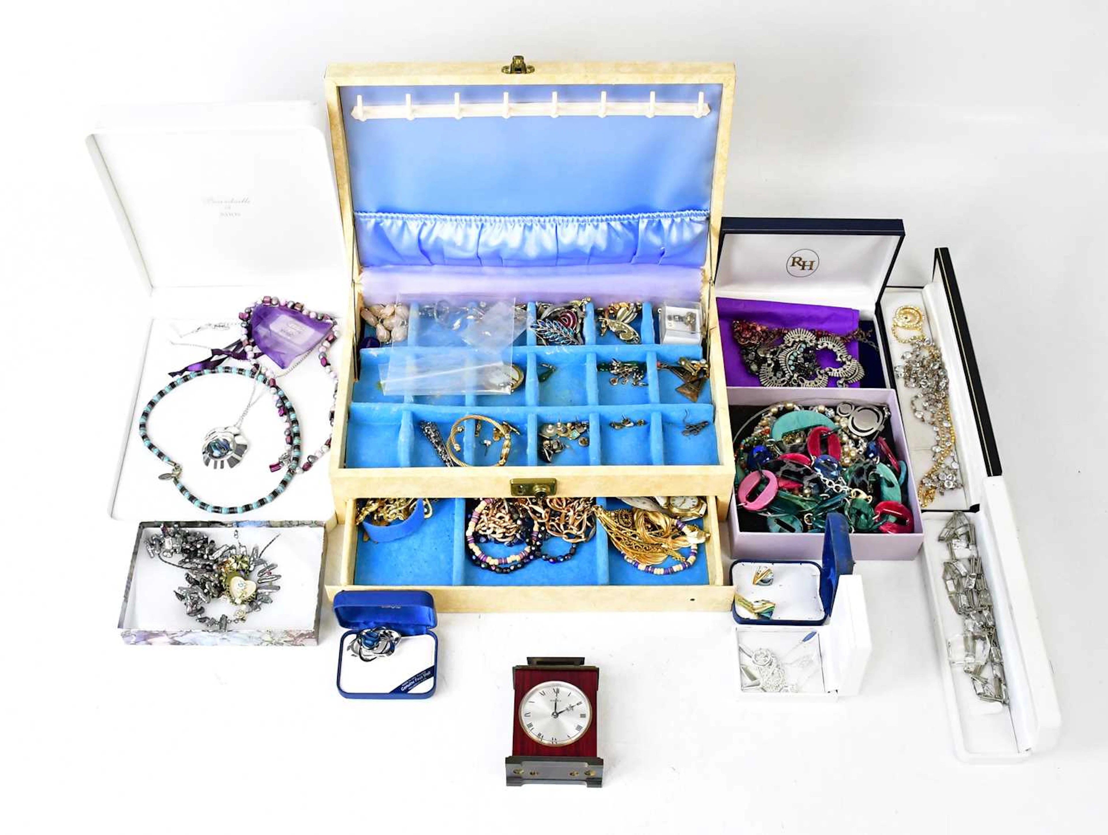 A quantity of vintage and modern costume jewellery