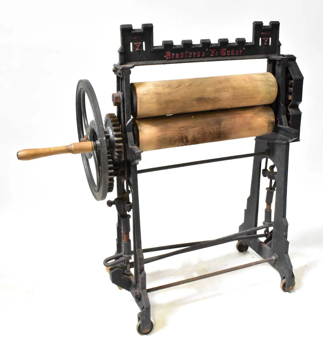 A Bradfords 'Ye Tudor' cast iron mangle