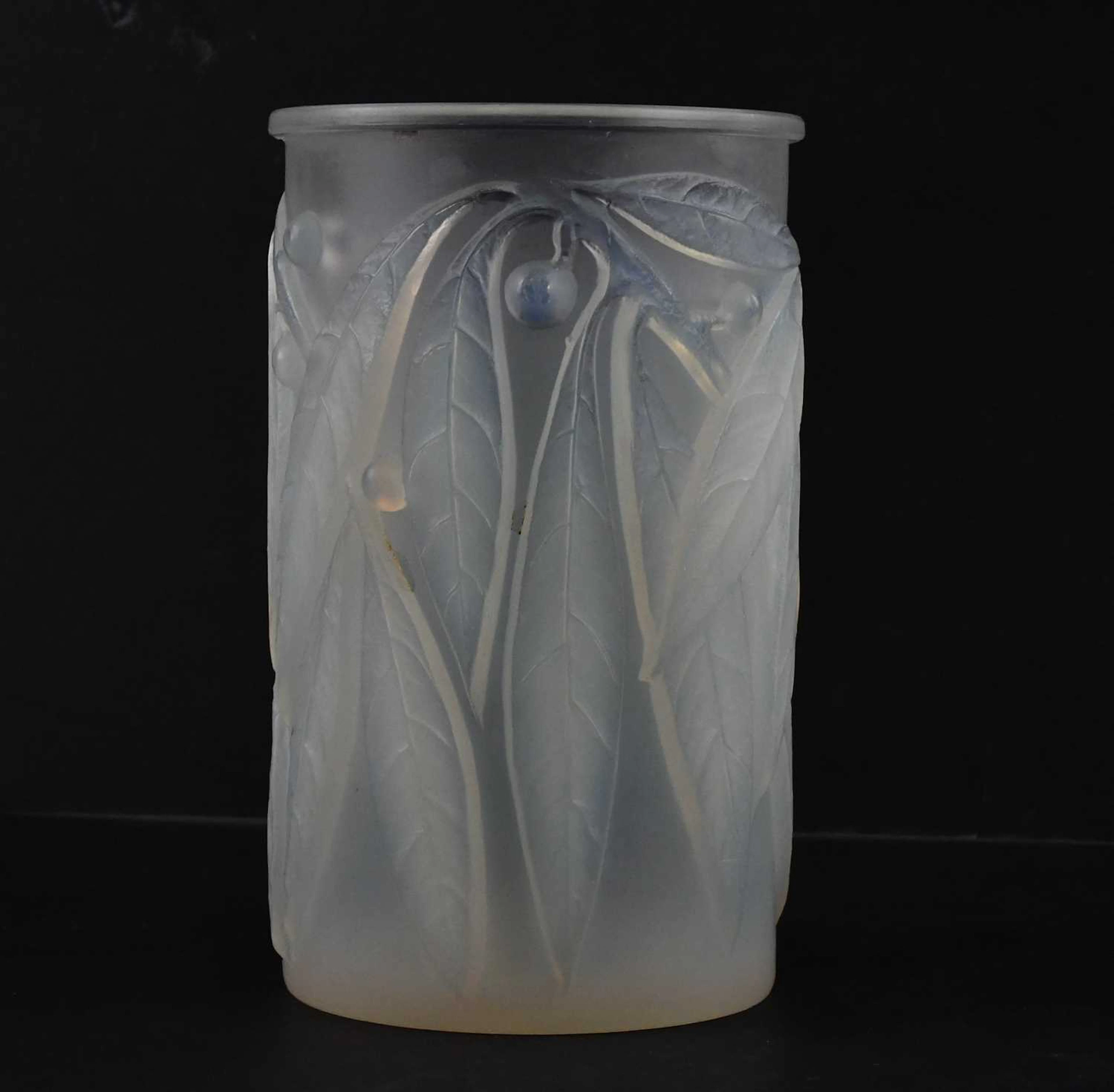 RENÉ LALIQUE; an Art Deci opalescent cylindrical vase 'Laurier'