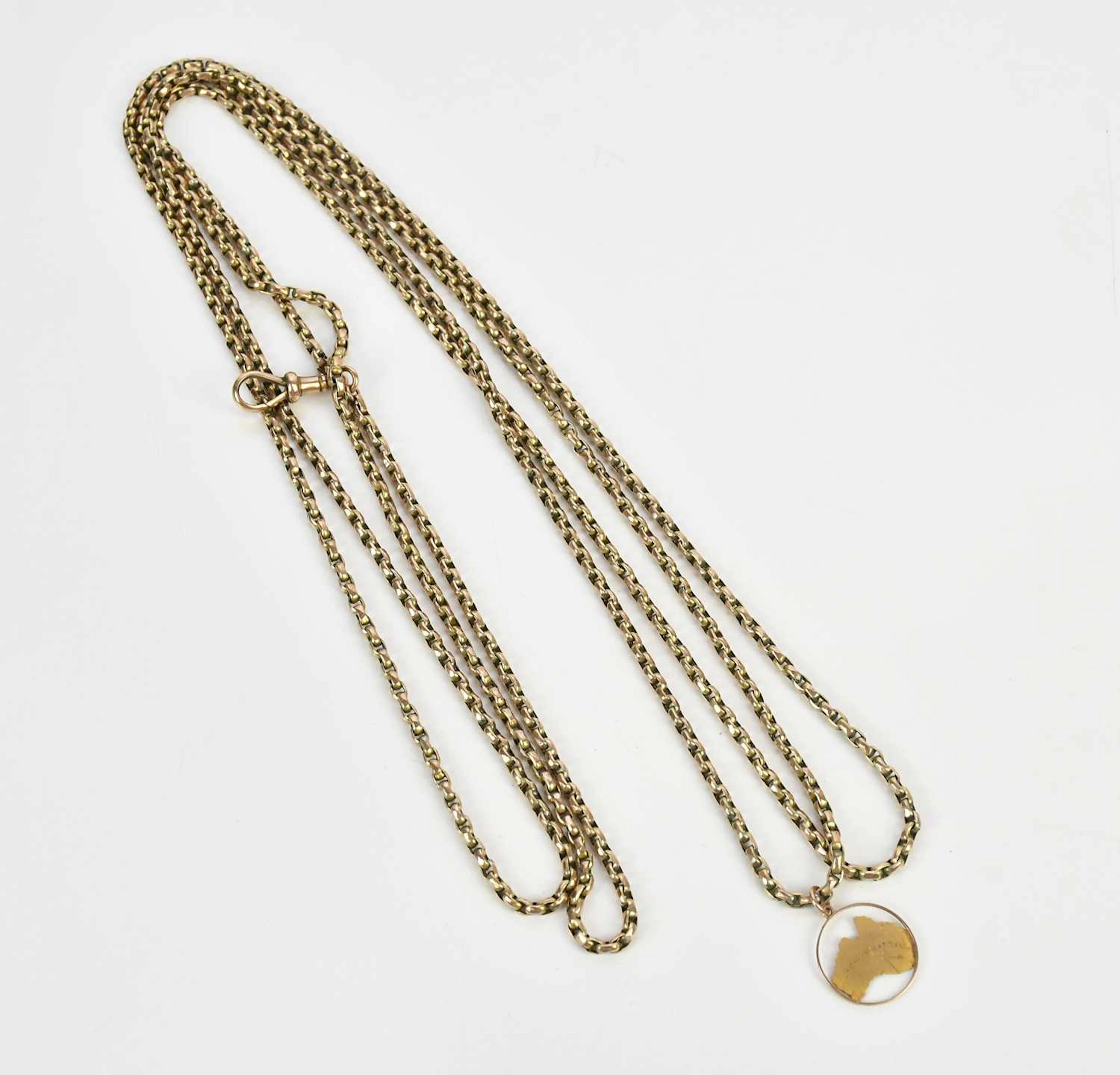 A late 19th/early 20th century yellow metal curb link muff chain stamped '9ct'
