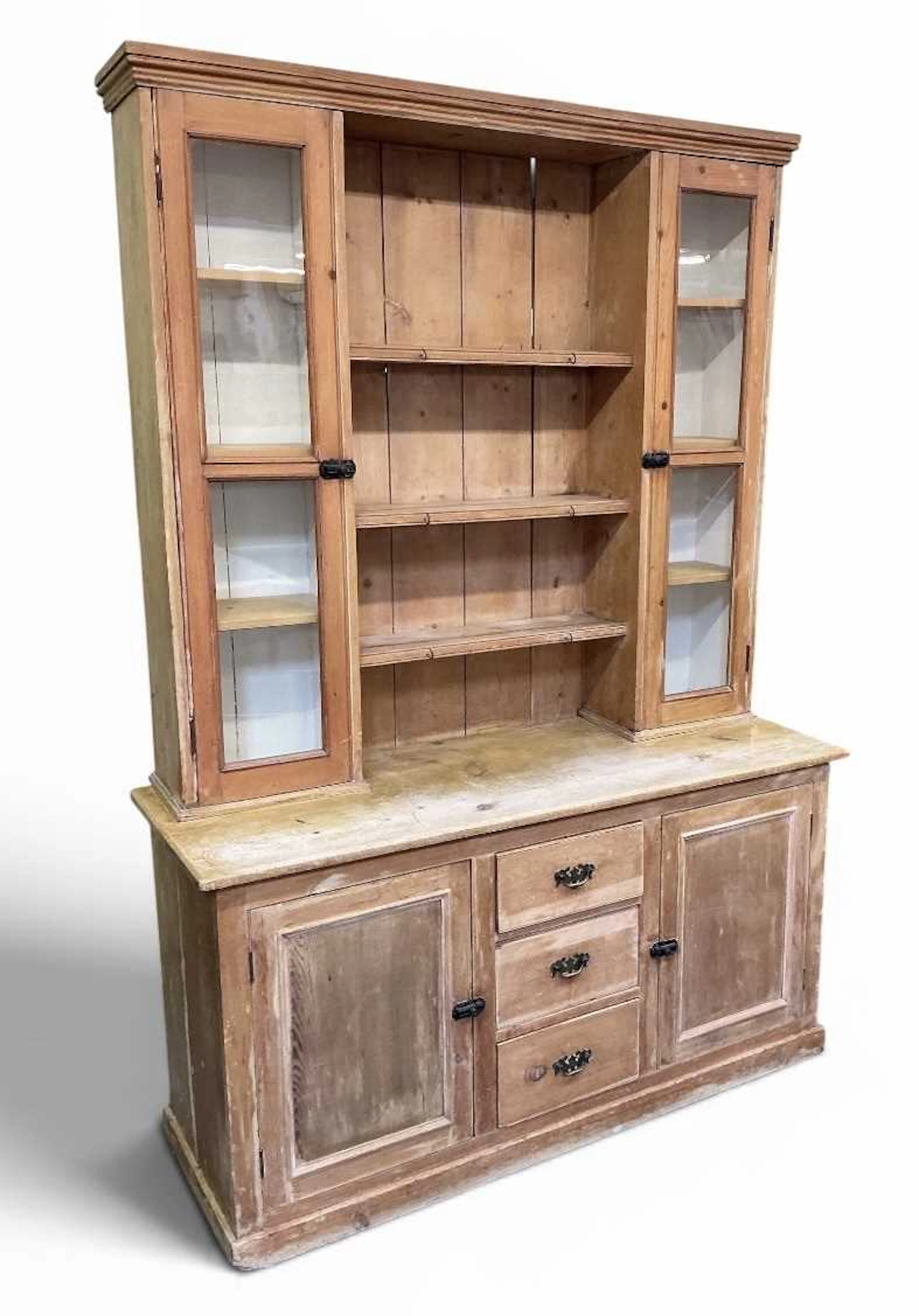A late 19th/early 20th century pine kitchen dresser