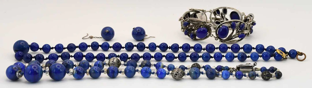 A lapis lazuli and silver single strand bead necklace