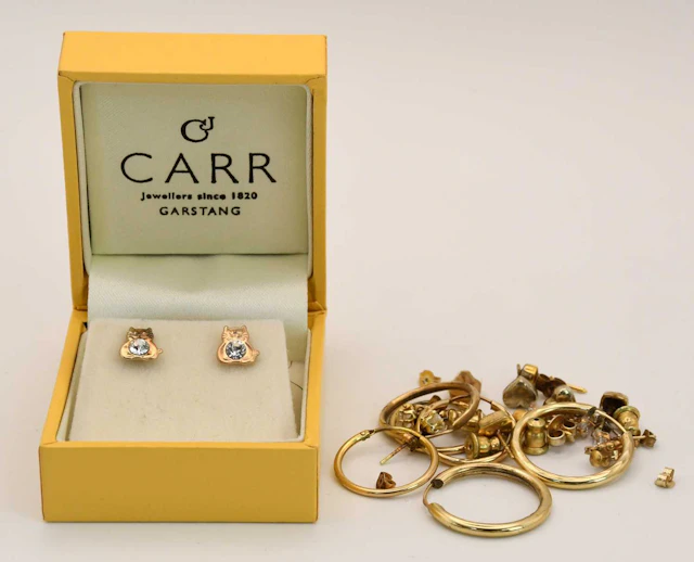 Various earrings including some marked '375'