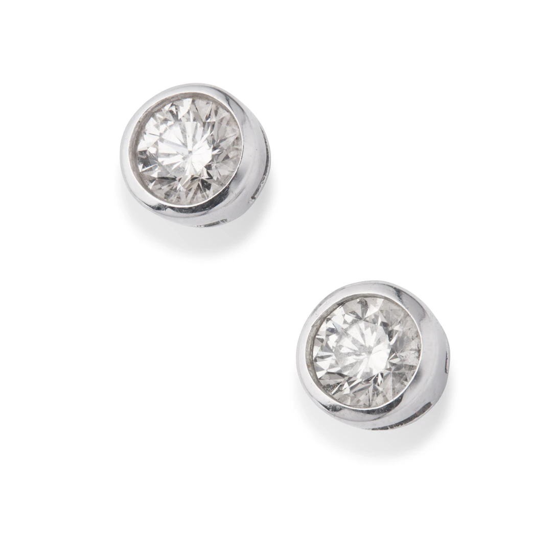 A pair of diamond earstuds
