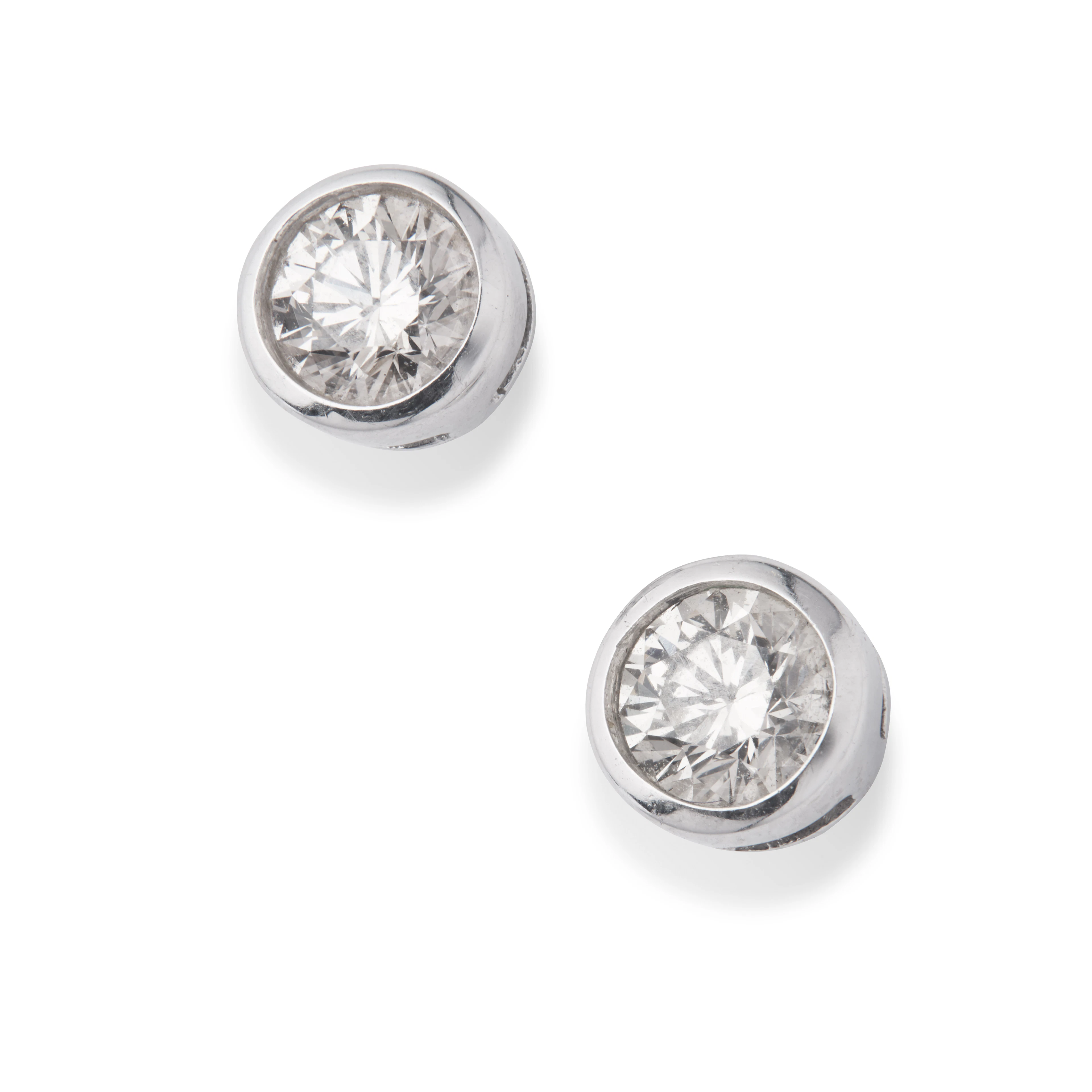 A pair of diamond earstuds