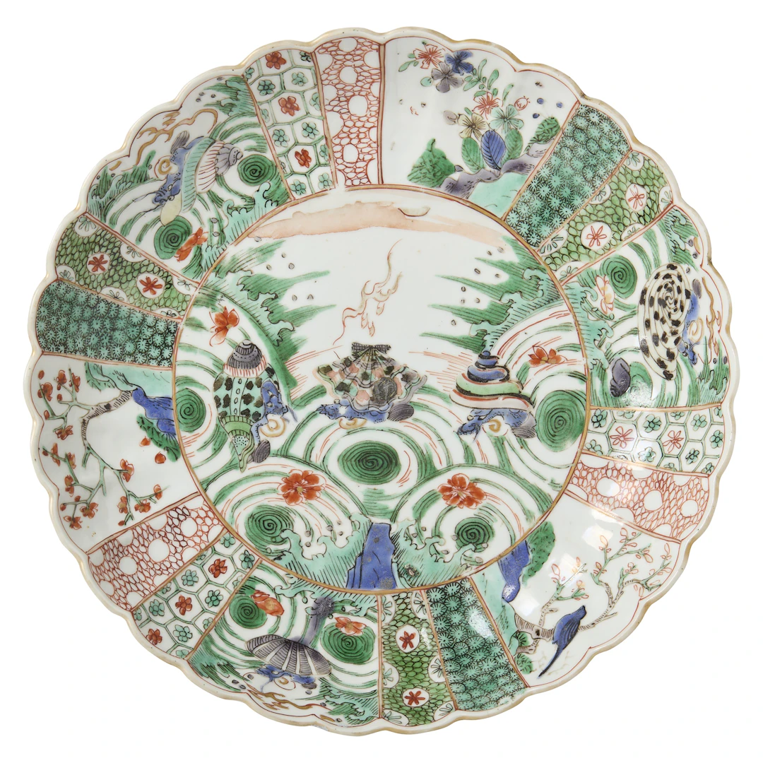 [PRIVATE SCOTTISH COLLECTION, EDINBURGH] CHINESE WUCAI 'SEA CREATURE' PLATE