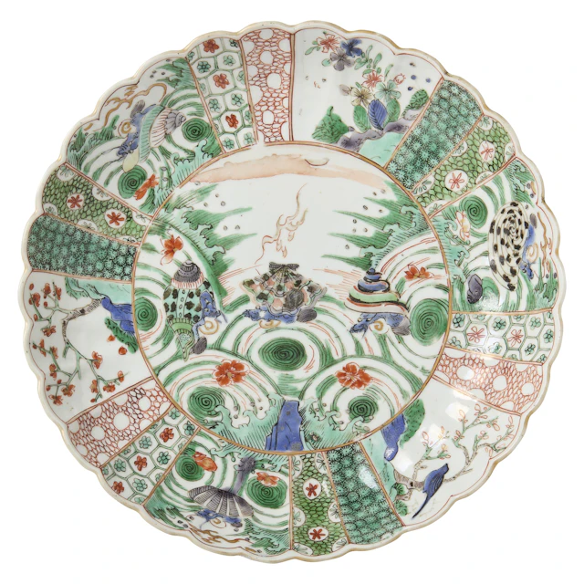 [PRIVATE SCOTTISH COLLECTION, EDINBURGH] CHINESE WUCAI 'SEA CREATURE' PLATE