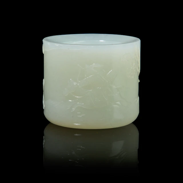 CHINESE WHITE JADE 'DEER HUNTING' THUMB RING