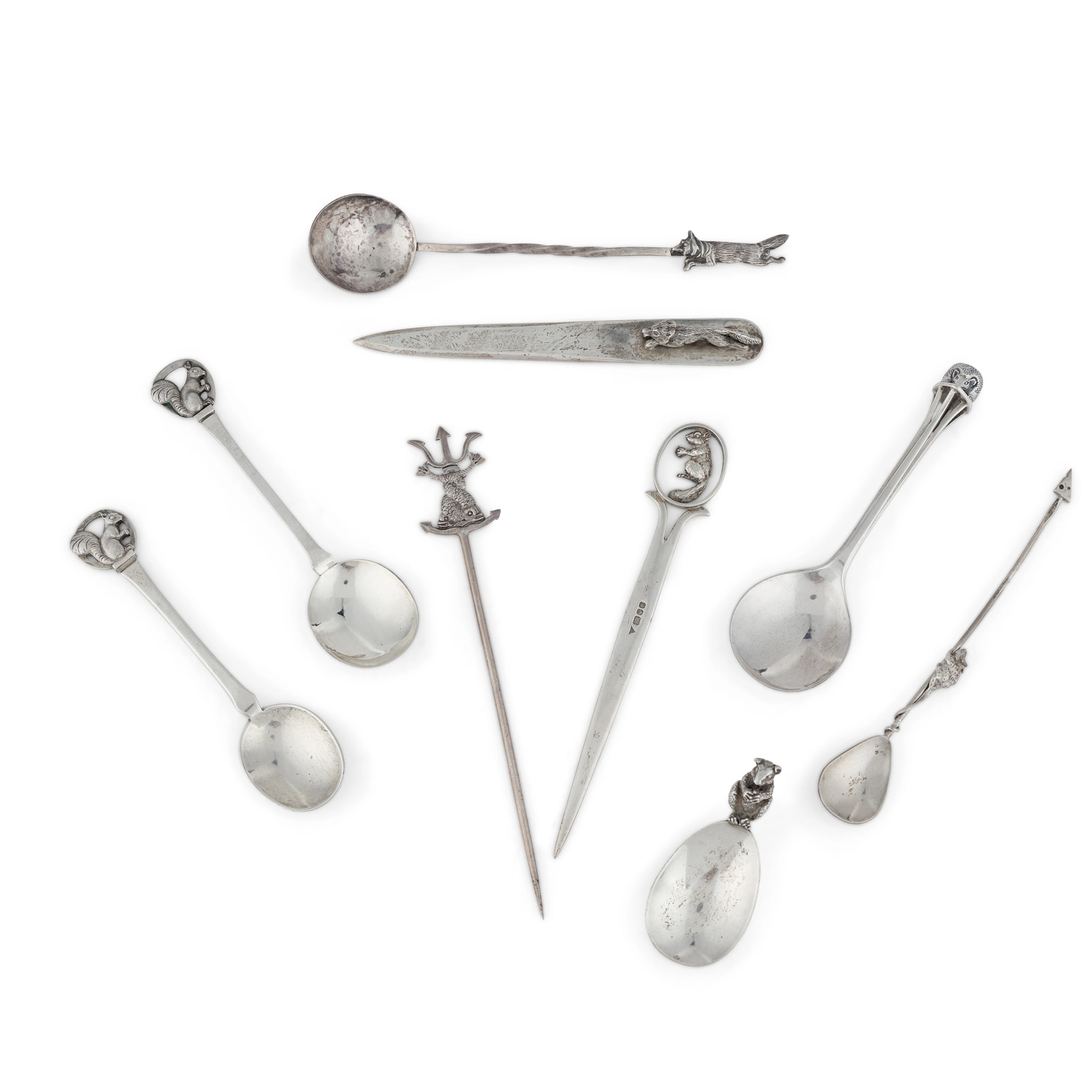 A COLLECTION OF CONTEMPORARY ACCESSORIES AND SPOONS