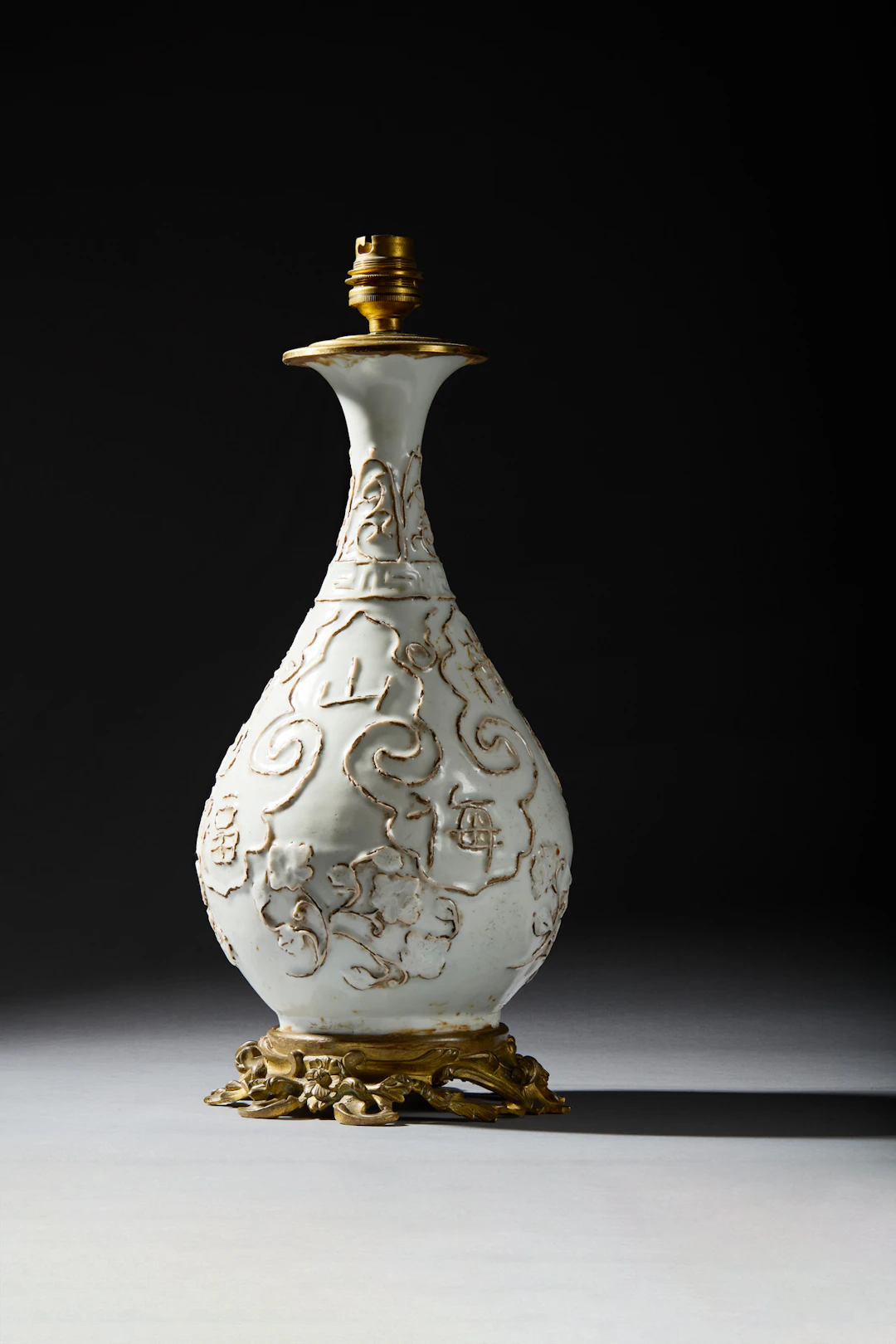 [PRIVATE COLLECTION, PARIS] RARE CHINESE WHITE-GLAZED VASE, YUHUCHUN