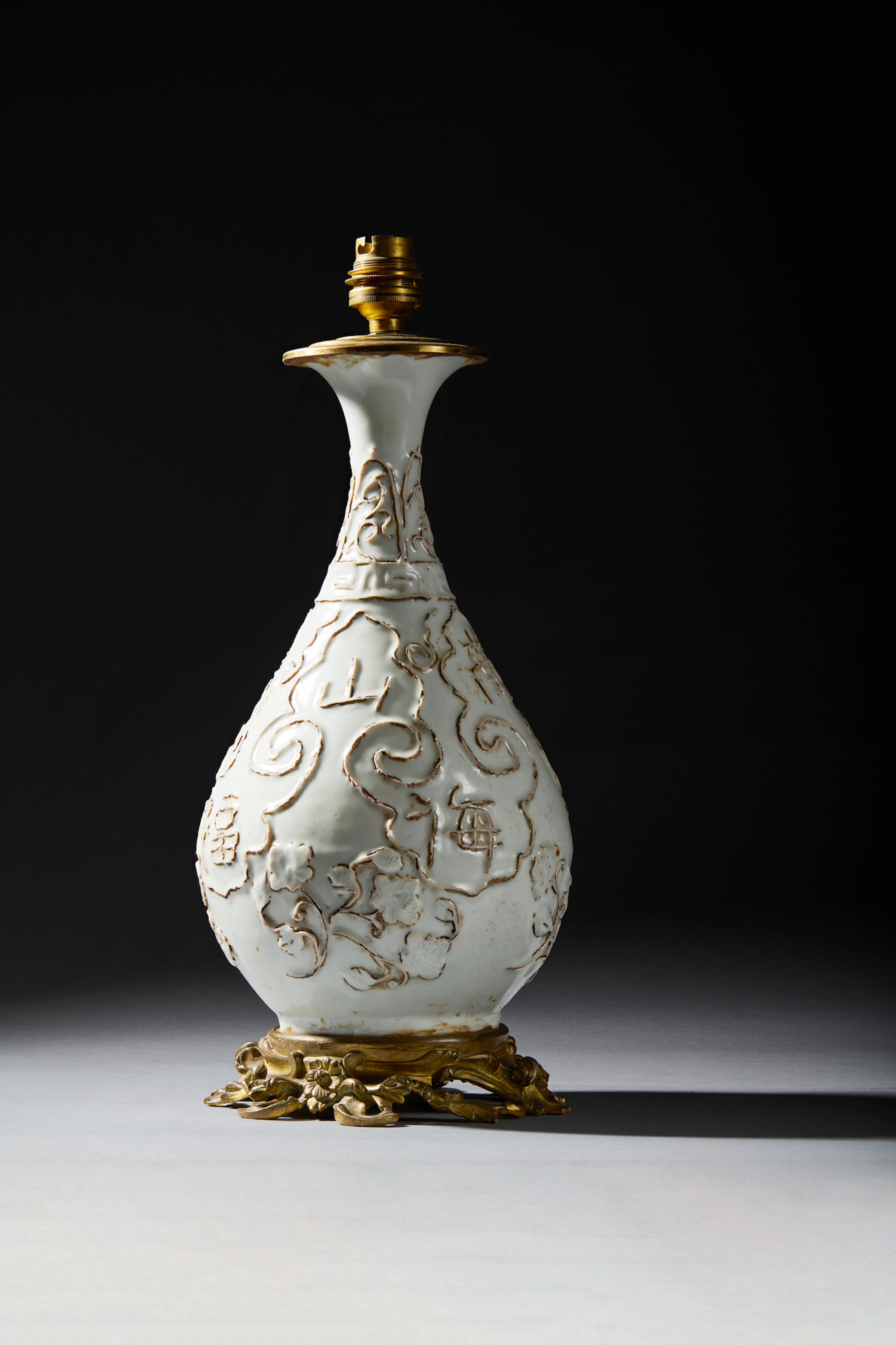 [PRIVATE COLLECTION, PARIS] RARE CHINESE WHITE-GLAZED VASE, YUHUCHUN